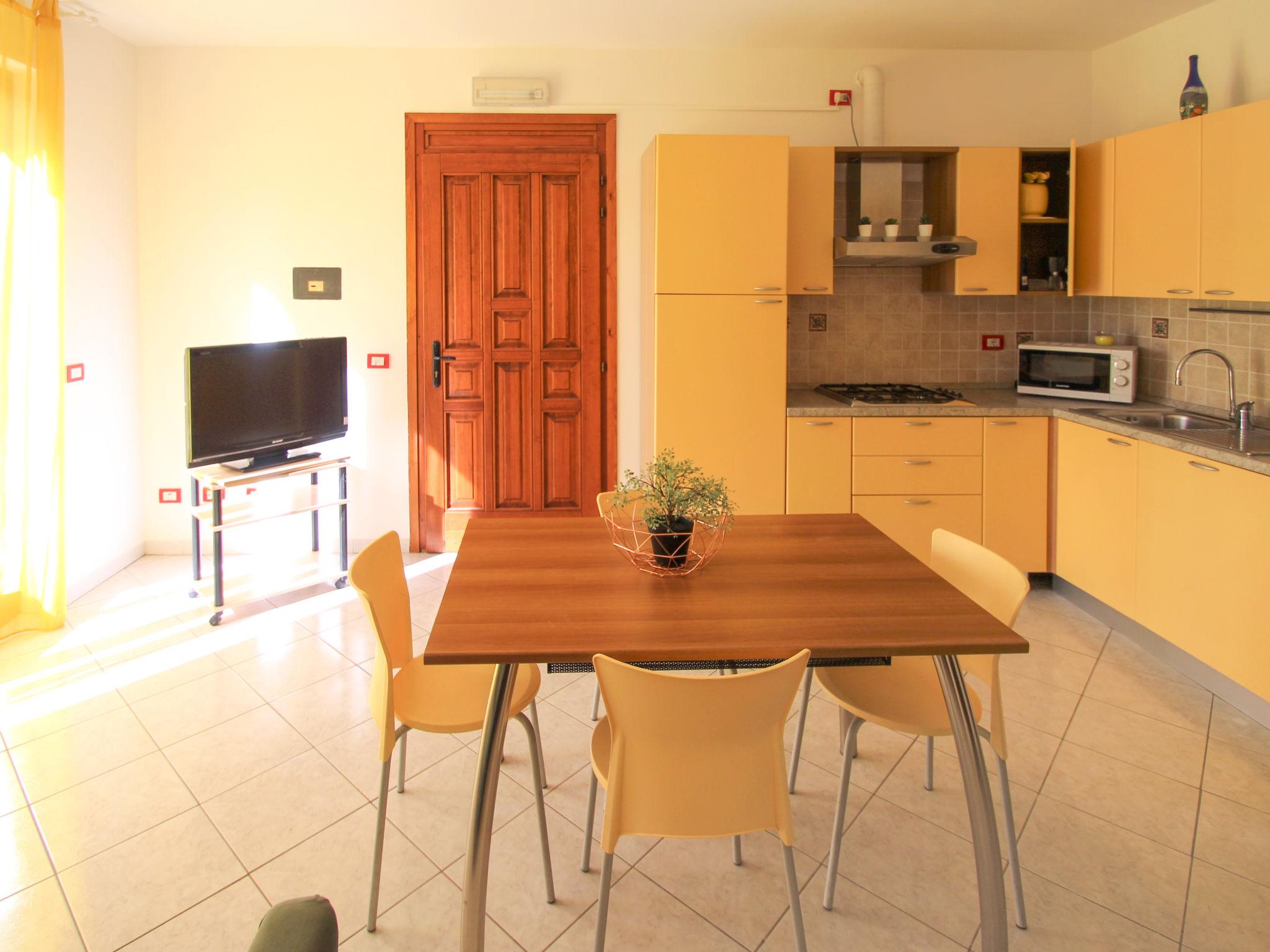 Photo 12 - 2 bedroom House in Luino with swimming pool and garden