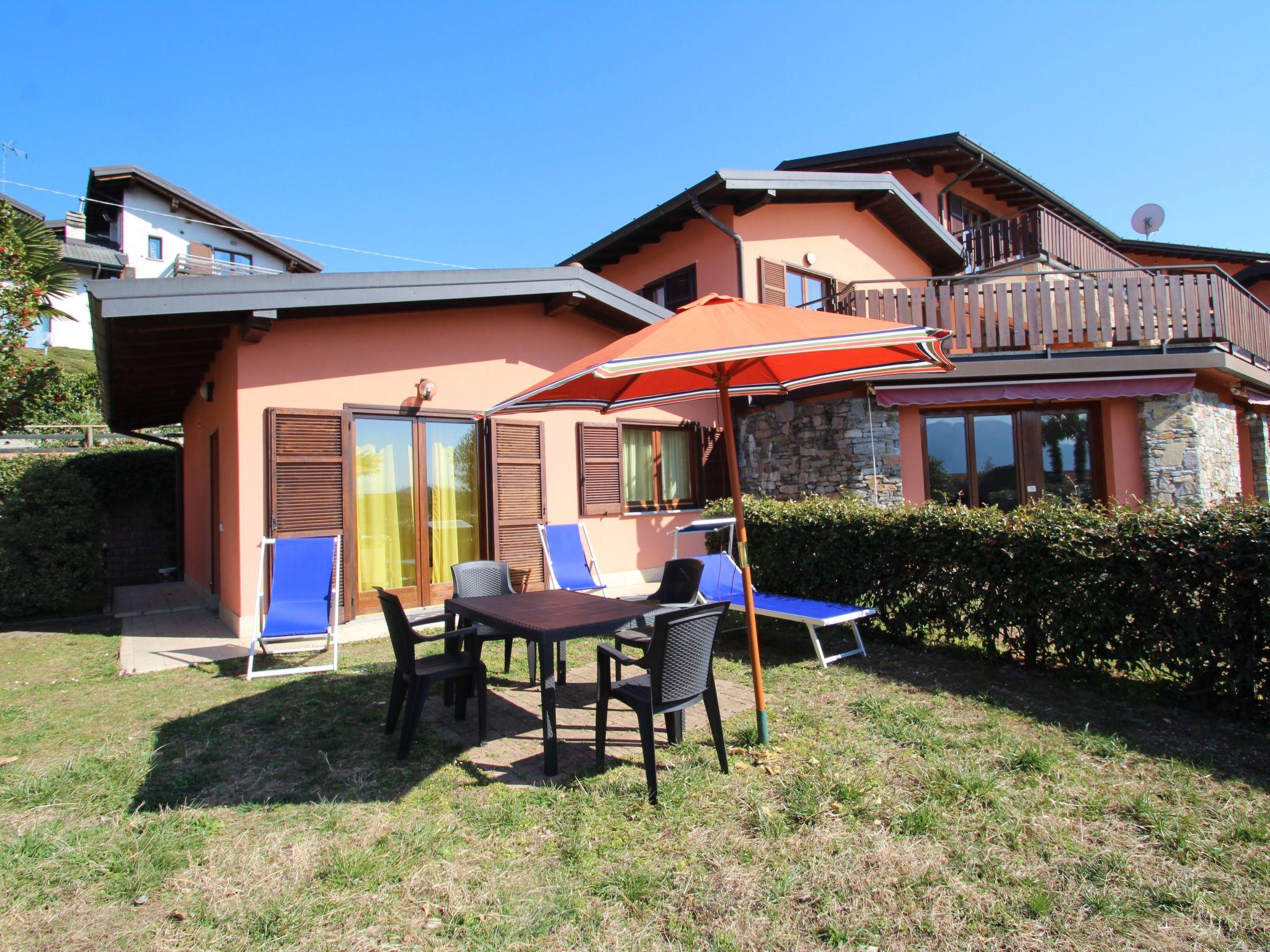 Photo 18 - 2 bedroom House in Luino with swimming pool and mountain view