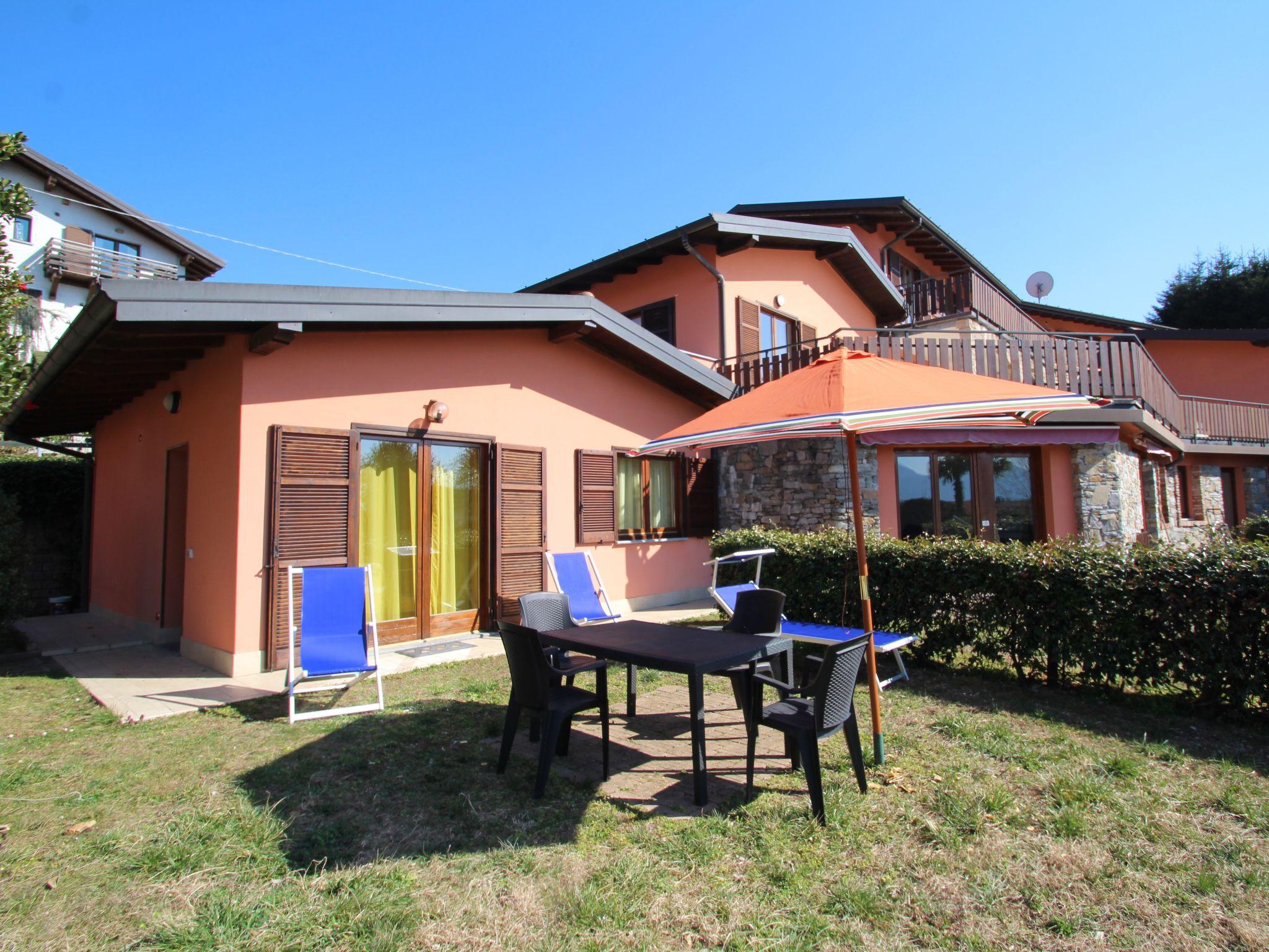 Foto 1 - Casa de 2 quartos em Luino com piscina e vista para a montanha