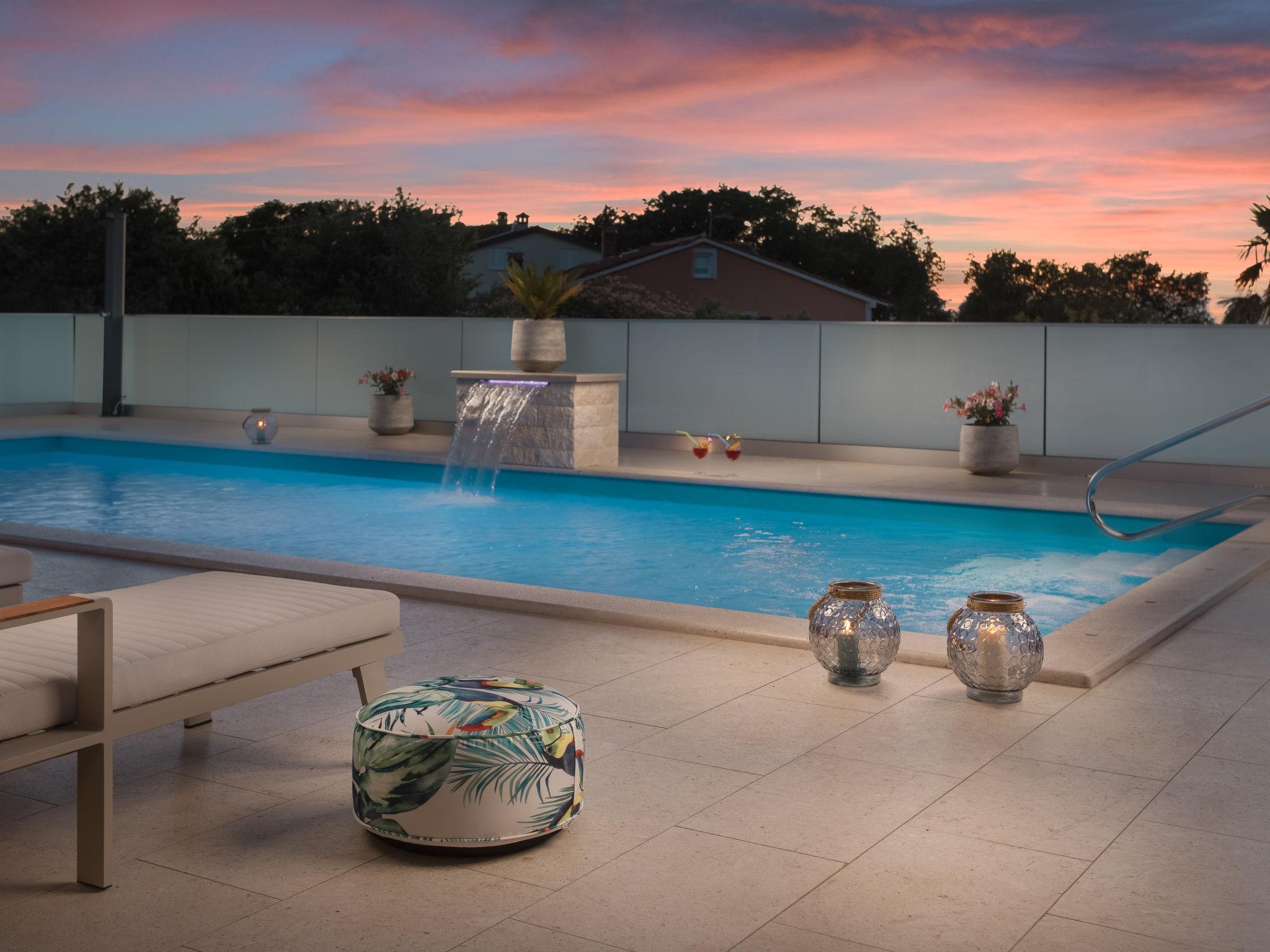 Photo 2 - Maison de 8 chambres à Poreč avec piscine privée et vues à la mer