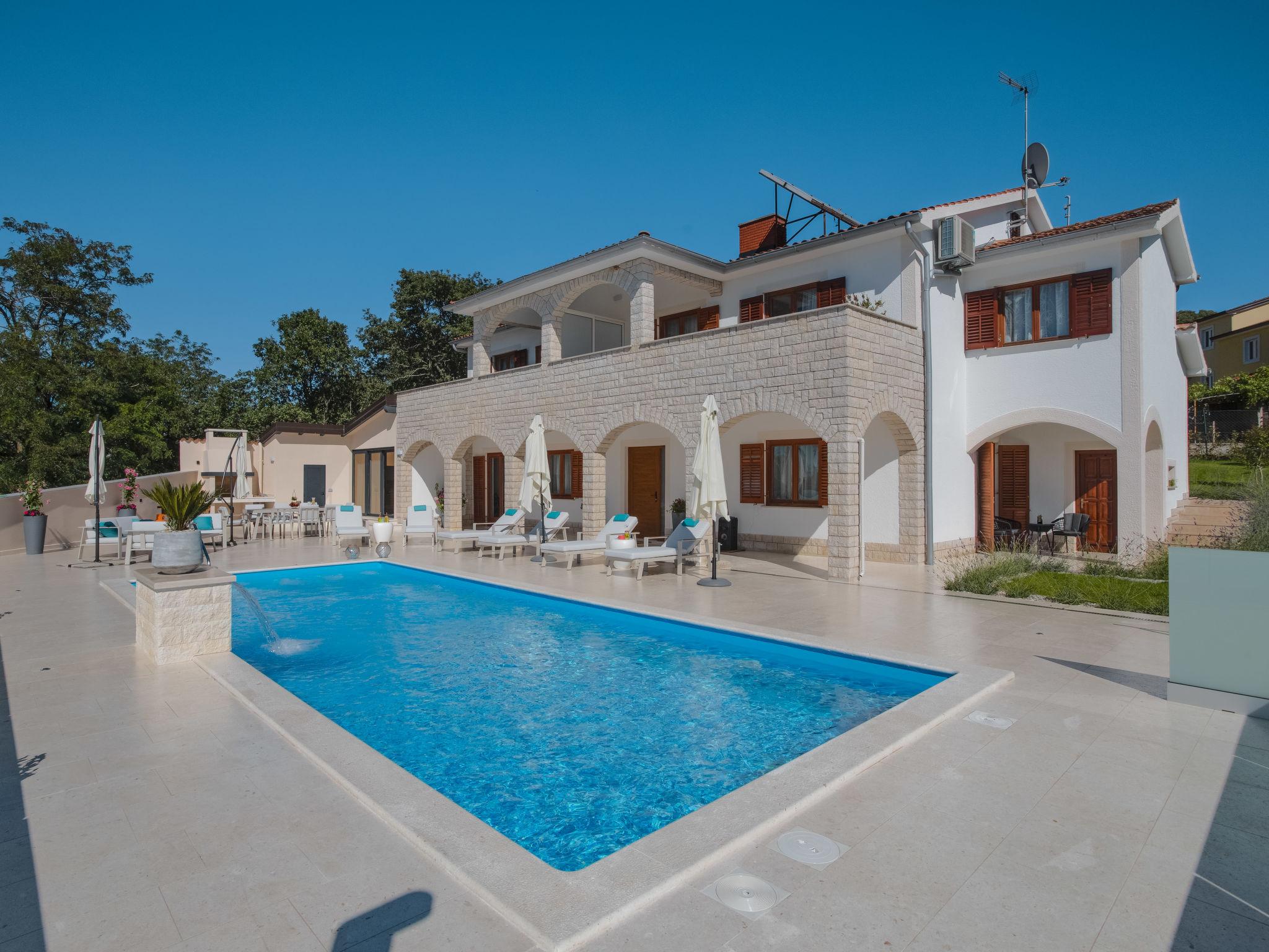 Foto 43 - Casa con 8 camere da letto a Poreč con piscina privata e giardino