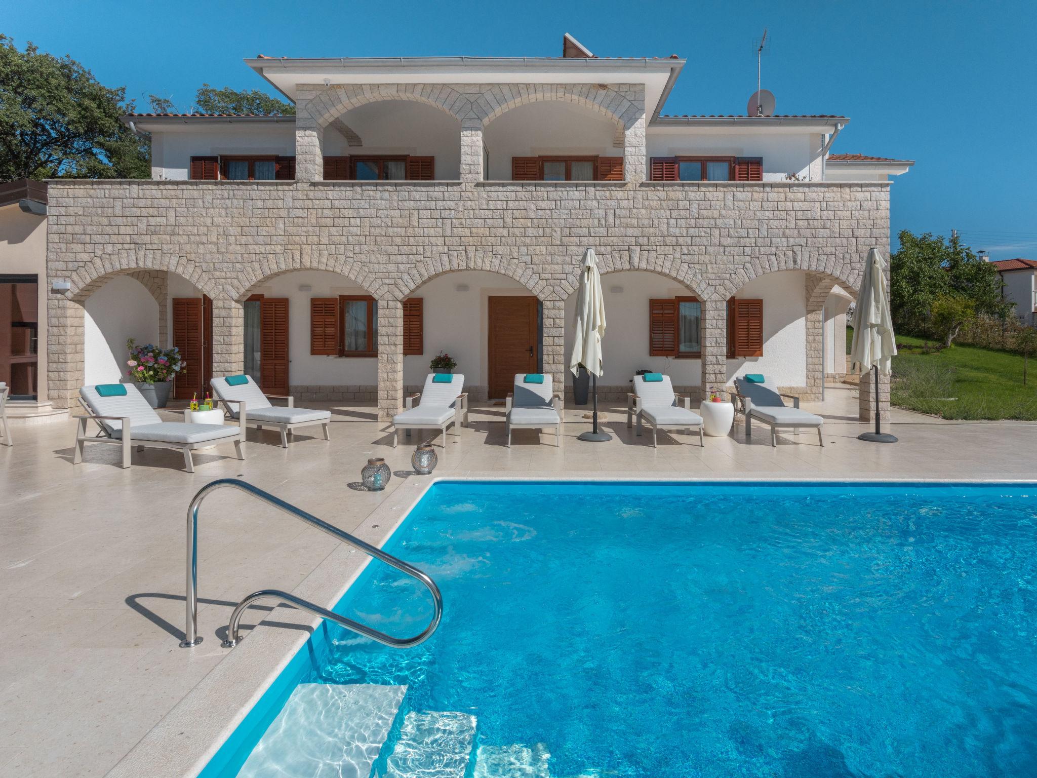 Photo 7 - Maison de 8 chambres à Poreč avec piscine privée et vues à la mer