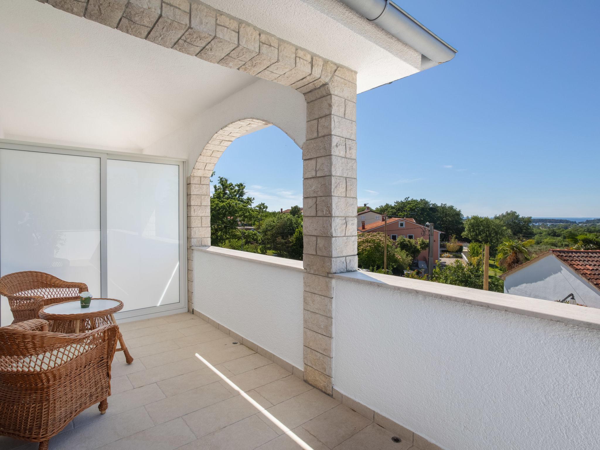 Foto 42 - Casa de 8 habitaciones en Poreč con piscina privada y vistas al mar