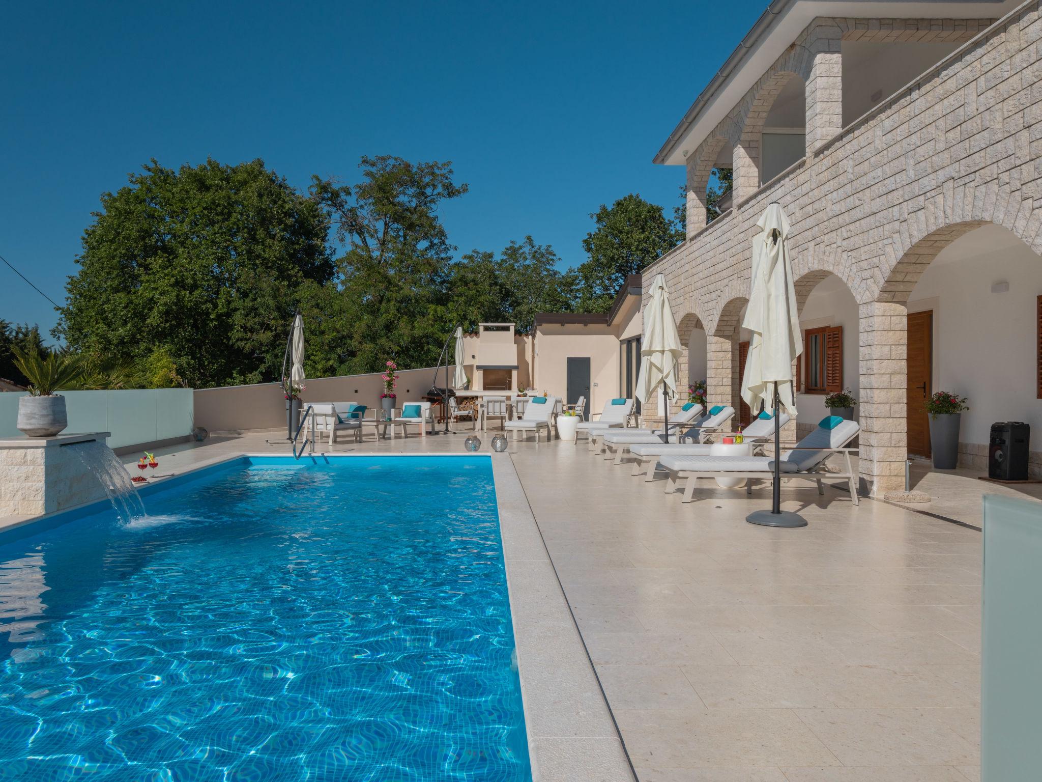 Photo 28 - Maison de 8 chambres à Poreč avec piscine privée et jardin