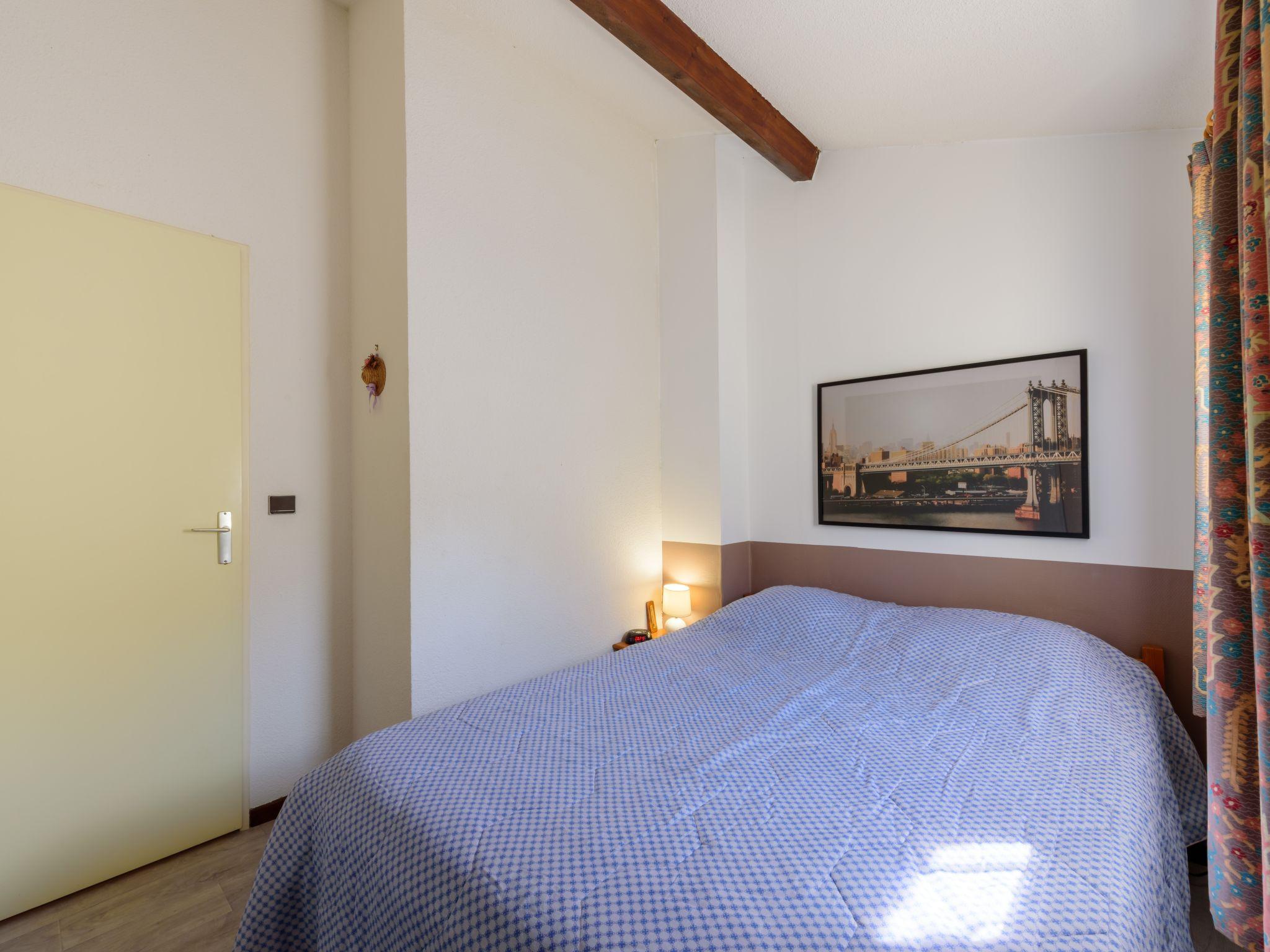 Foto 10 - Appartamento con 2 camere da letto a Cavalaire-sur-Mer con piscina e vista mare