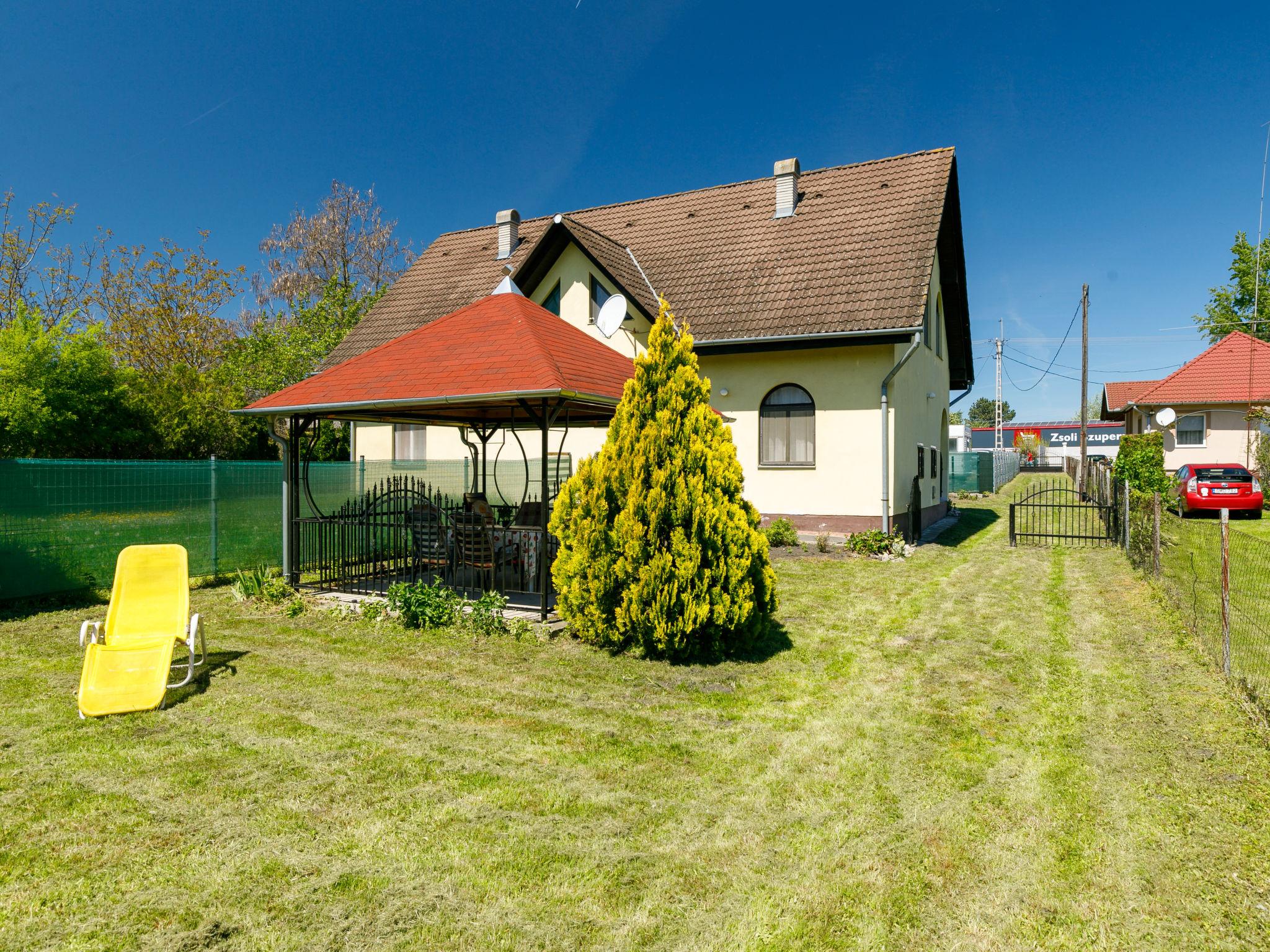 Photo 18 - 3 bedroom House in Balatonfenyves with garden and terrace