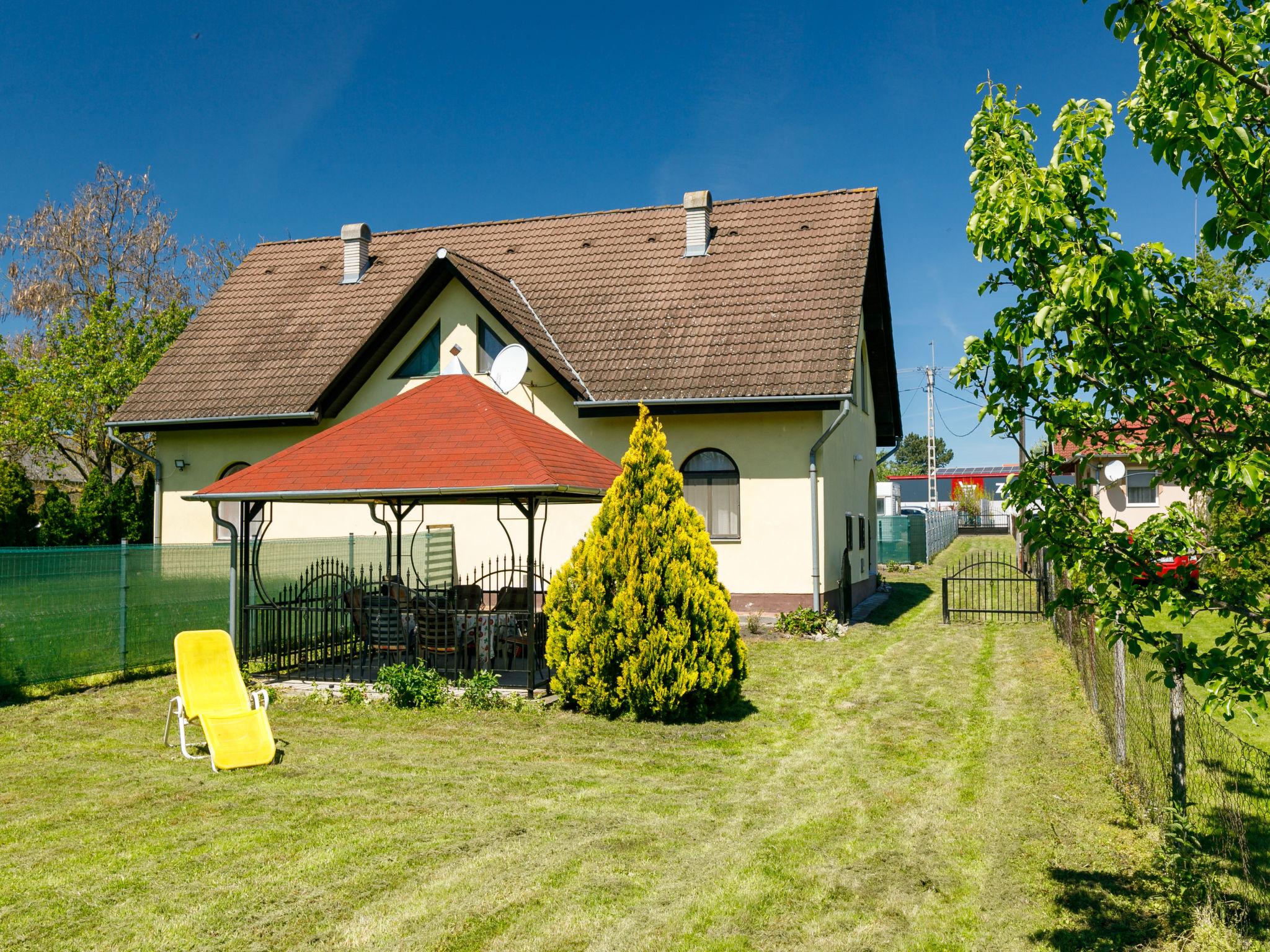 Photo 1 - 3 bedroom House in Balatonfenyves with garden and terrace