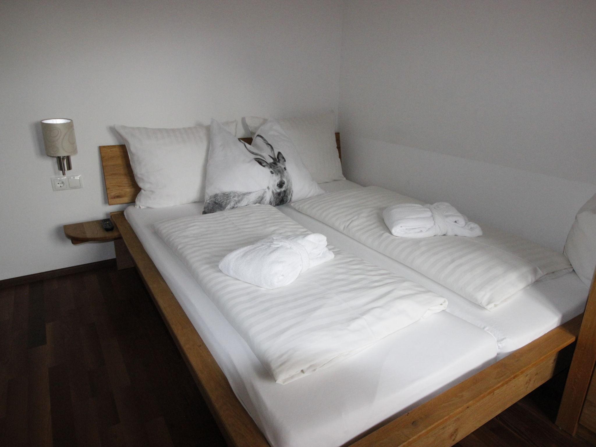 Foto 15 - Appartamento con 2 camere da letto a Kaprun con sauna e vista sulle montagne