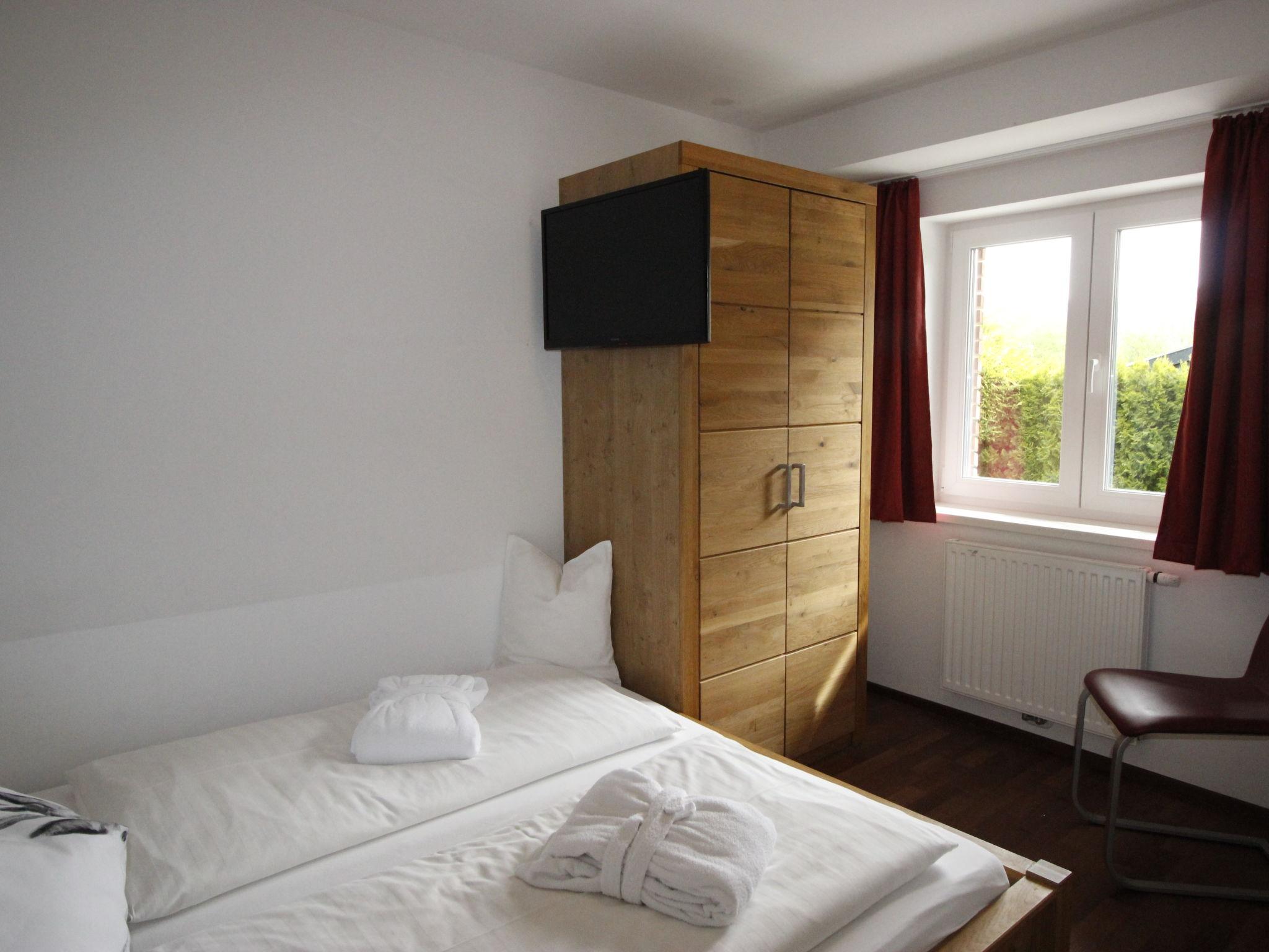 Foto 5 - Appartamento con 2 camere da letto a Kaprun con sauna e vista sulle montagne