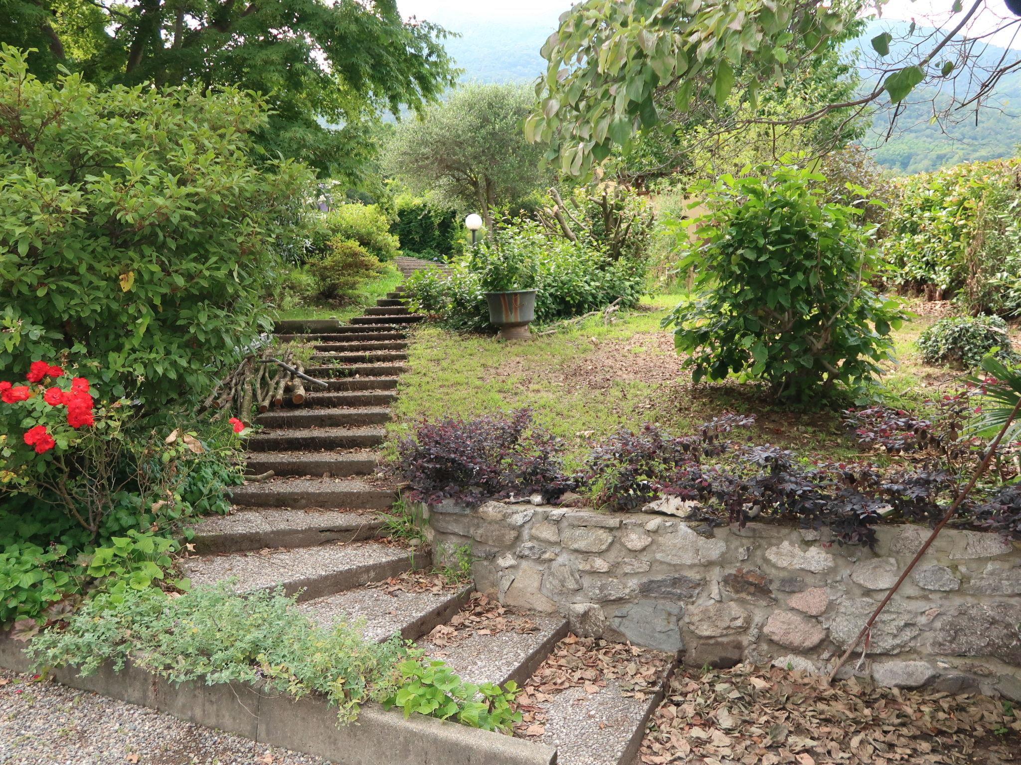 Photo 23 - Maison de 2 chambres à Casale Corte Cerro avec terrasse et vues sur la montagne