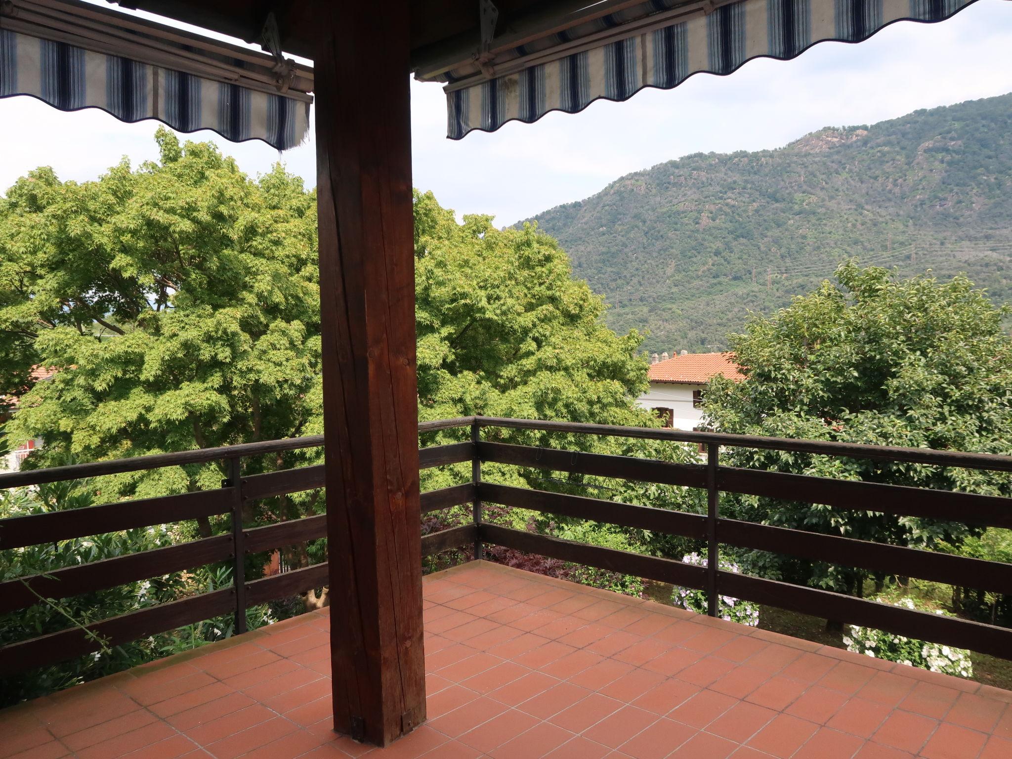 Photo 17 - Maison de 2 chambres à Casale Corte Cerro avec terrasse et vues sur la montagne