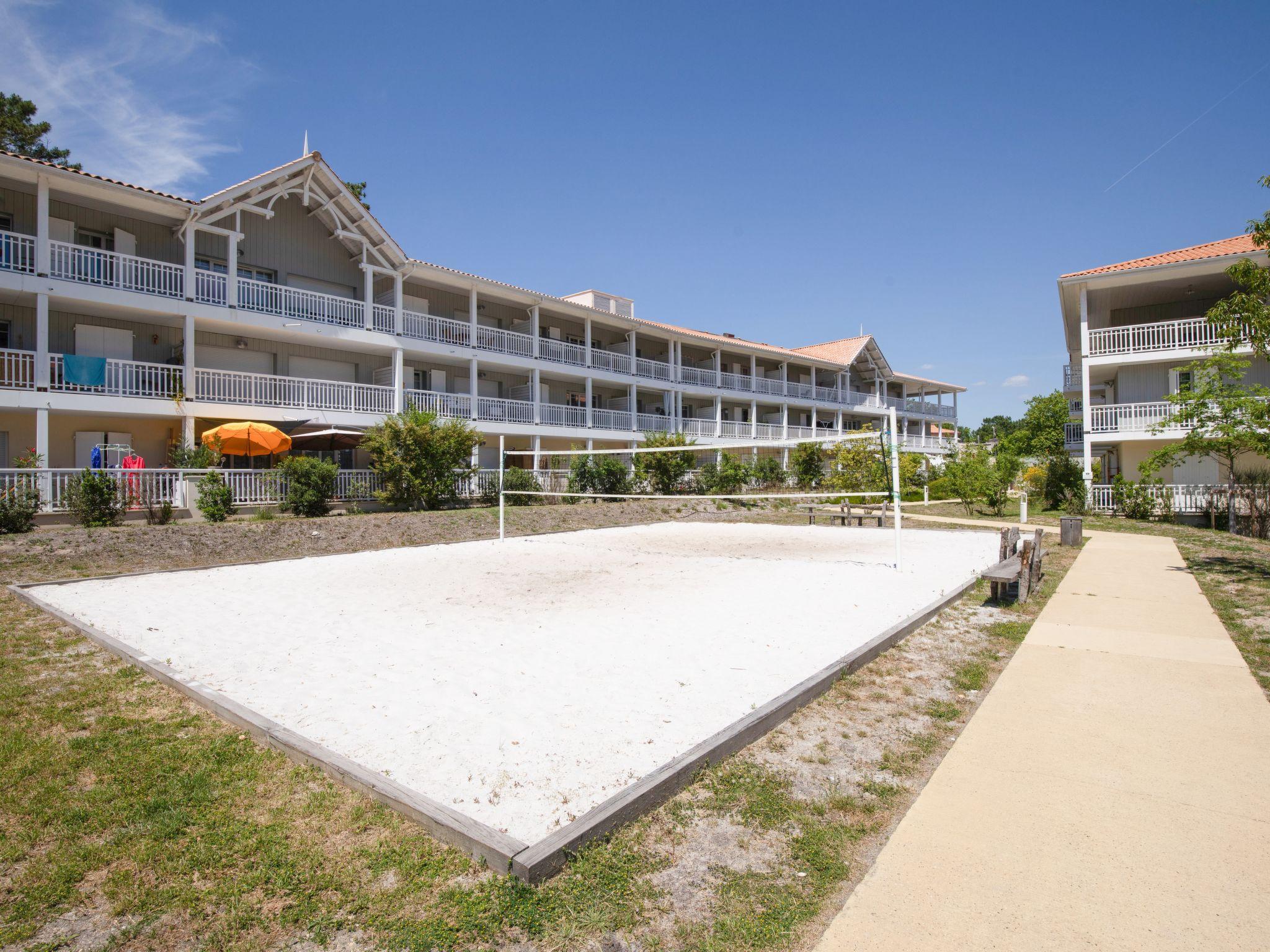 Foto 14 - Apartamento de 2 quartos em La Teste-de-Buch com piscina e jardim