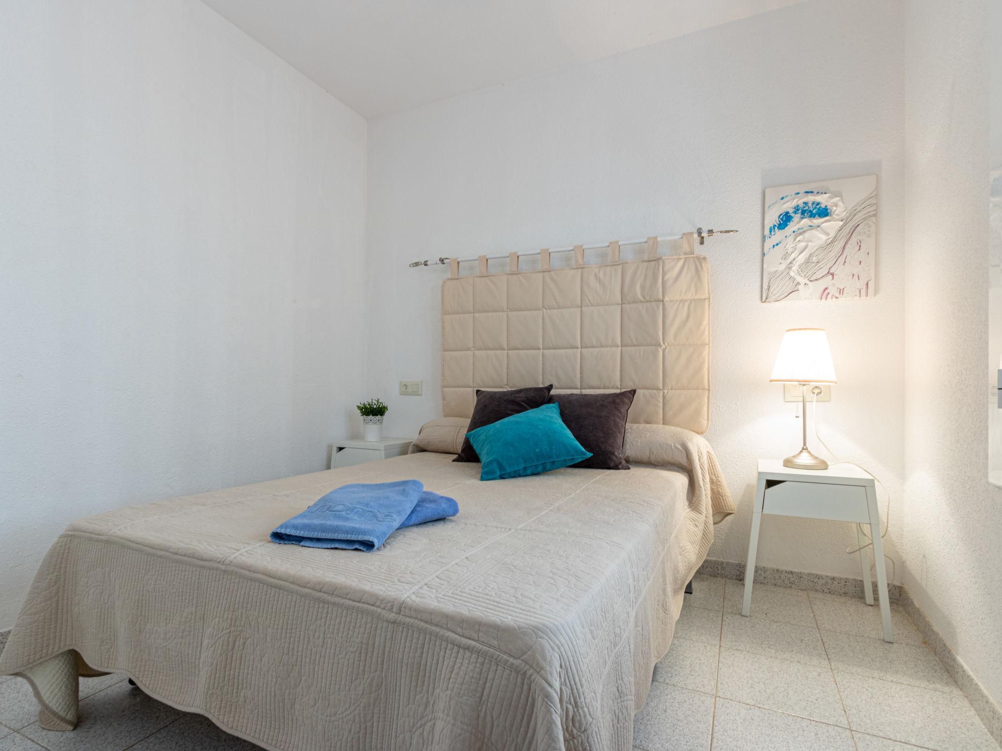 Foto 4 - Apartamento de 1 habitación en Castelló d'Empúries con piscina y vistas al mar