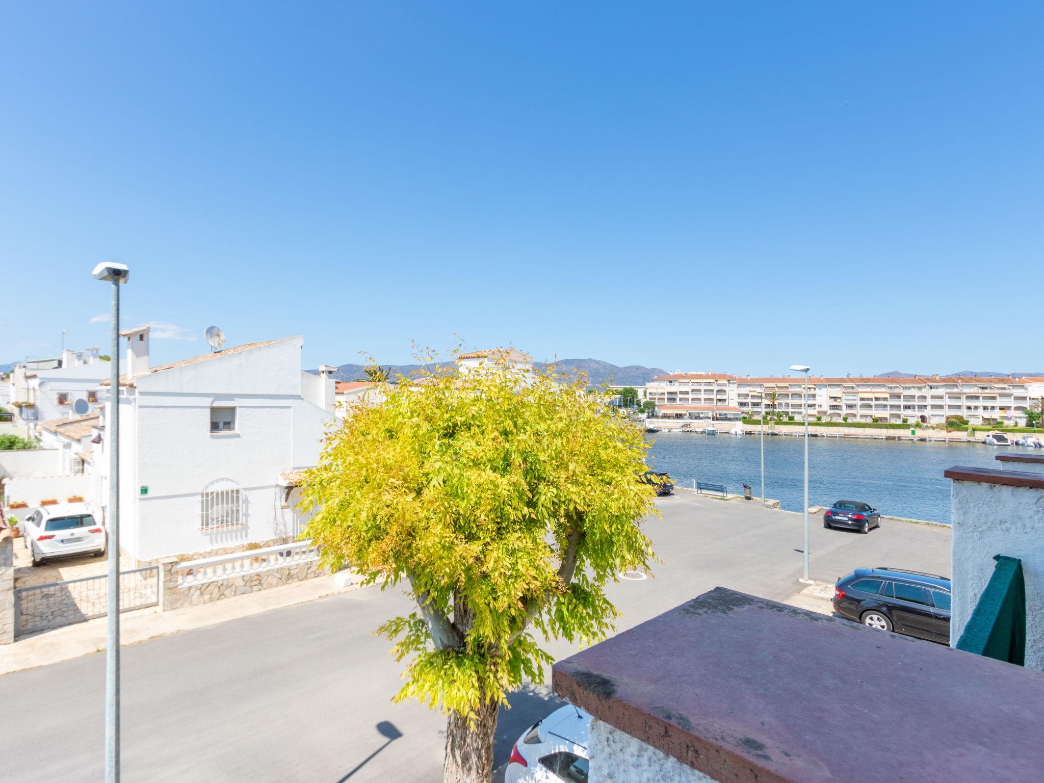 Photo 16 - 1 bedroom Apartment in Castelló d'Empúries with swimming pool and sea view