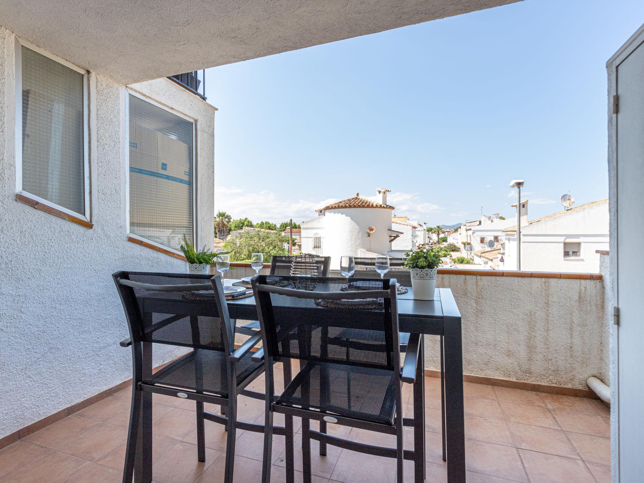 Foto 15 - Apartamento de 1 habitación en Castelló d'Empúries con piscina y vistas al mar