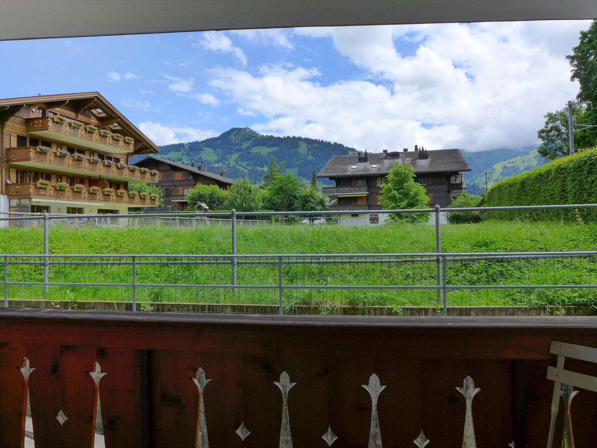 Foto 10 - Appartamento con 1 camera da letto a Saanen con vista sulle montagne