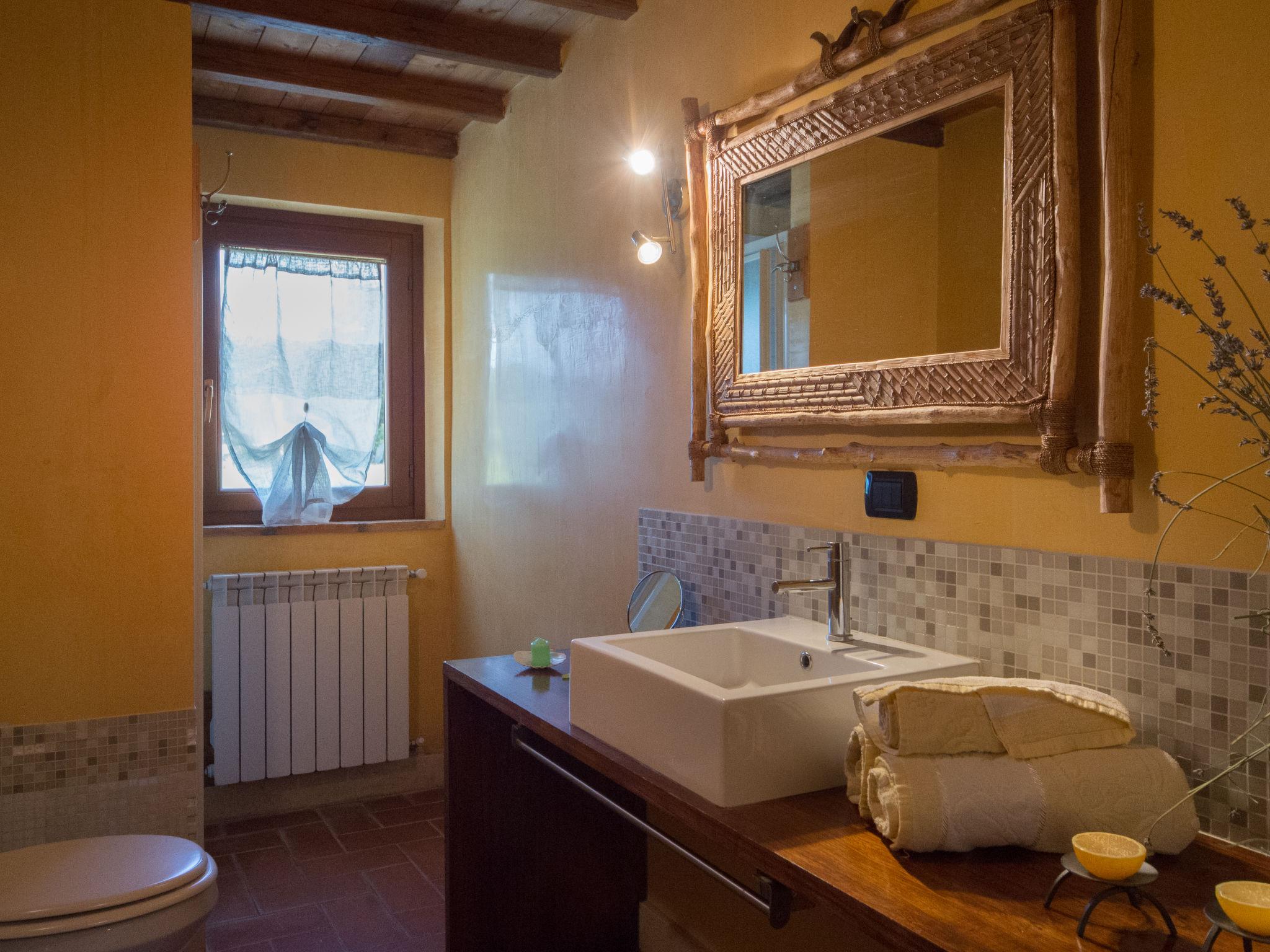 Foto 15 - Appartamento con 3 camere da letto a Montefiascone con piscina e giardino