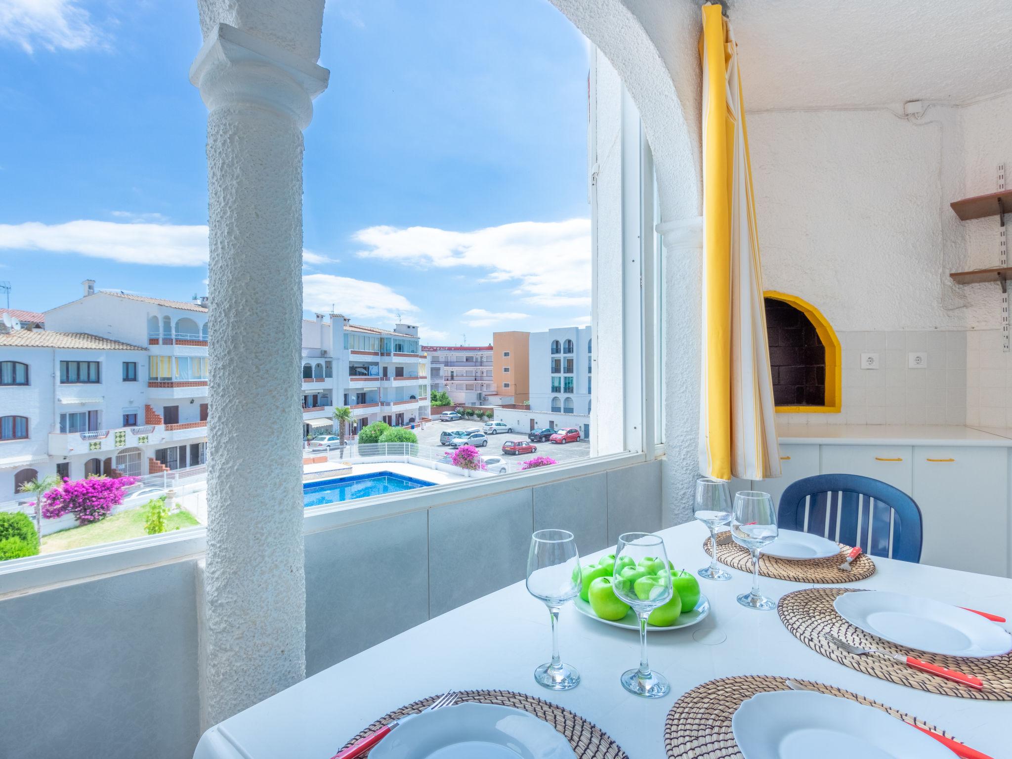 Photo 1 - Appartement de 2 chambres à Castelló d'Empúries avec piscine et vues à la mer