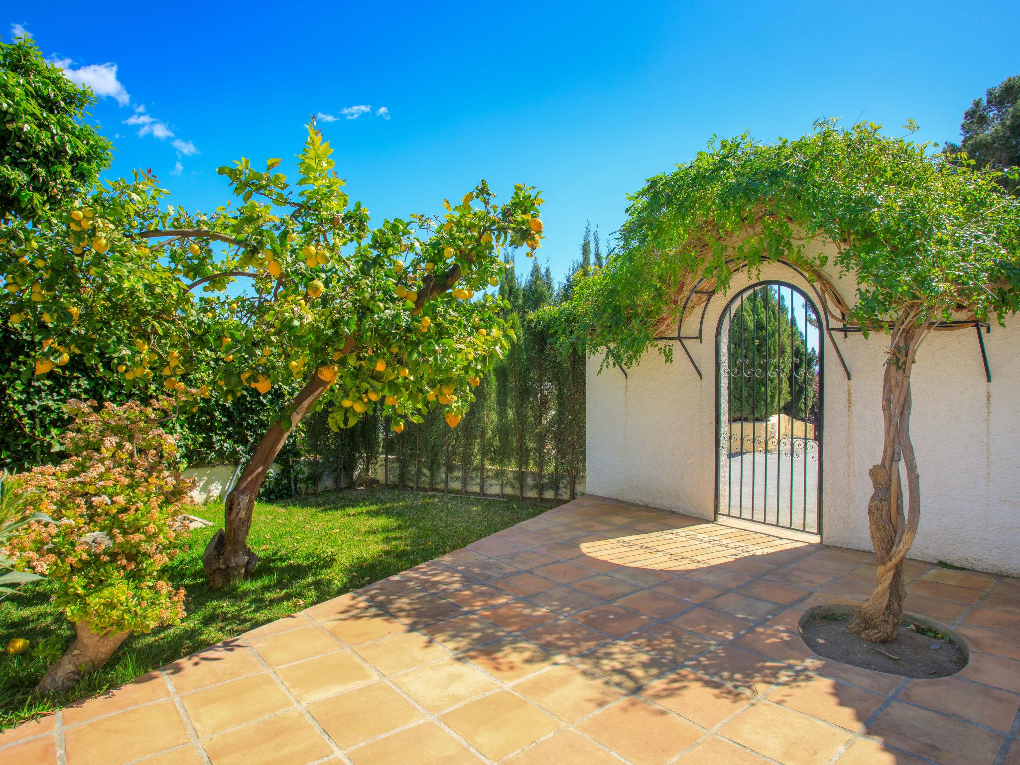 Photo 30 - Maison de 3 chambres à Salobreña avec jardin et vues à la mer