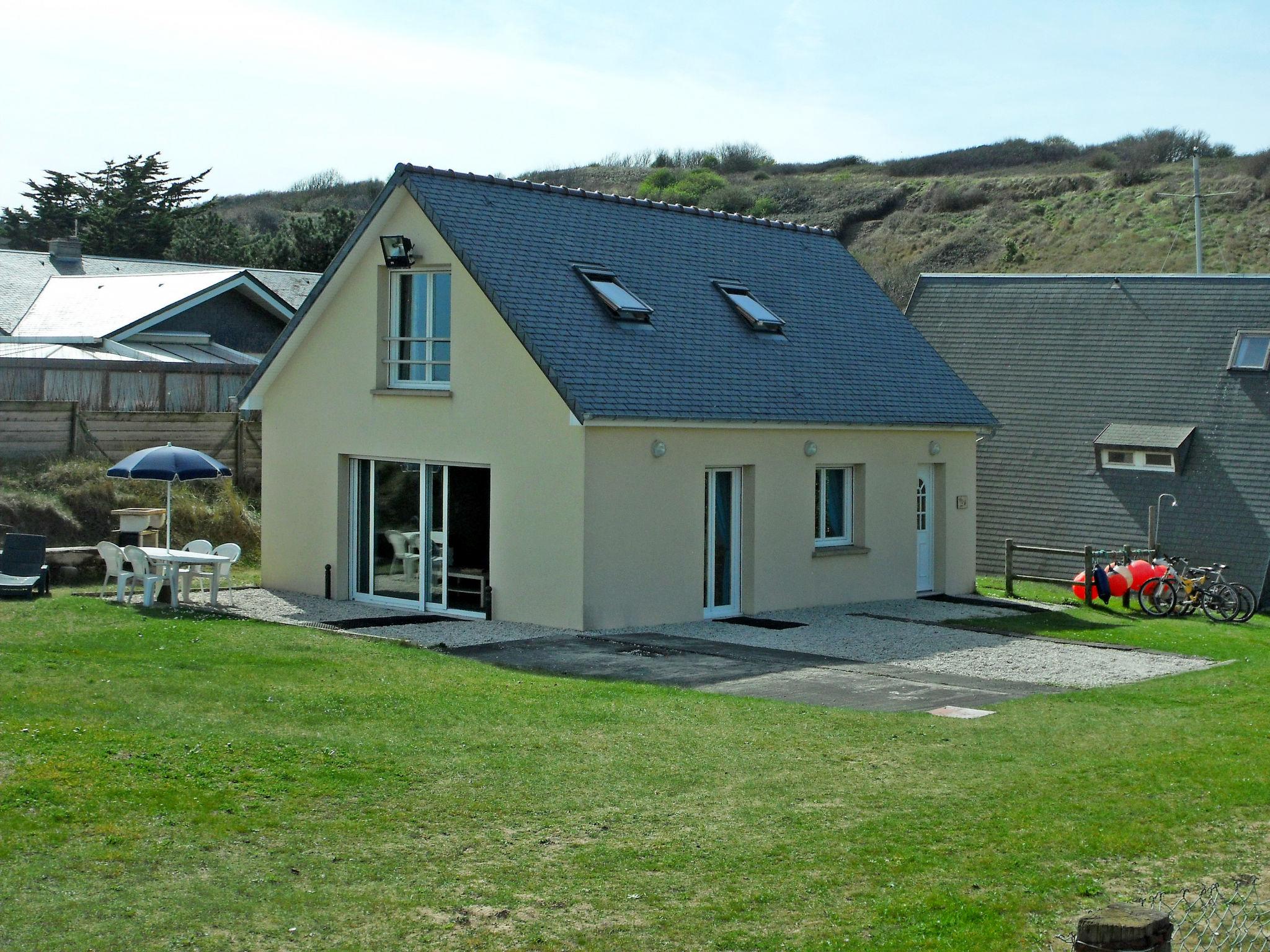 Foto 3 - Casa con 2 camere da letto a Saint-Laurent-sur-Mer con terrazza e vista mare