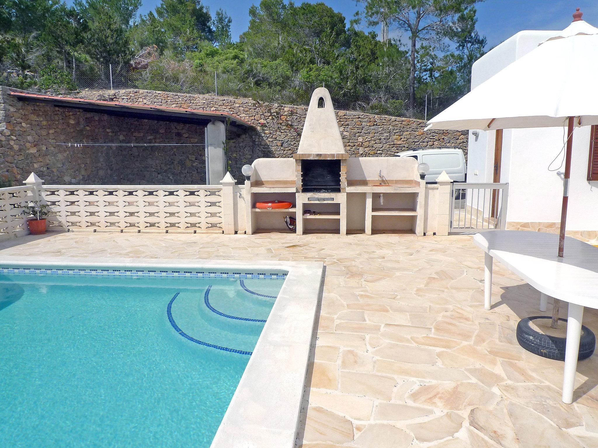 Foto 2 - Casa con 3 camere da letto a Santa Eulària des Riu con piscina privata e vista mare