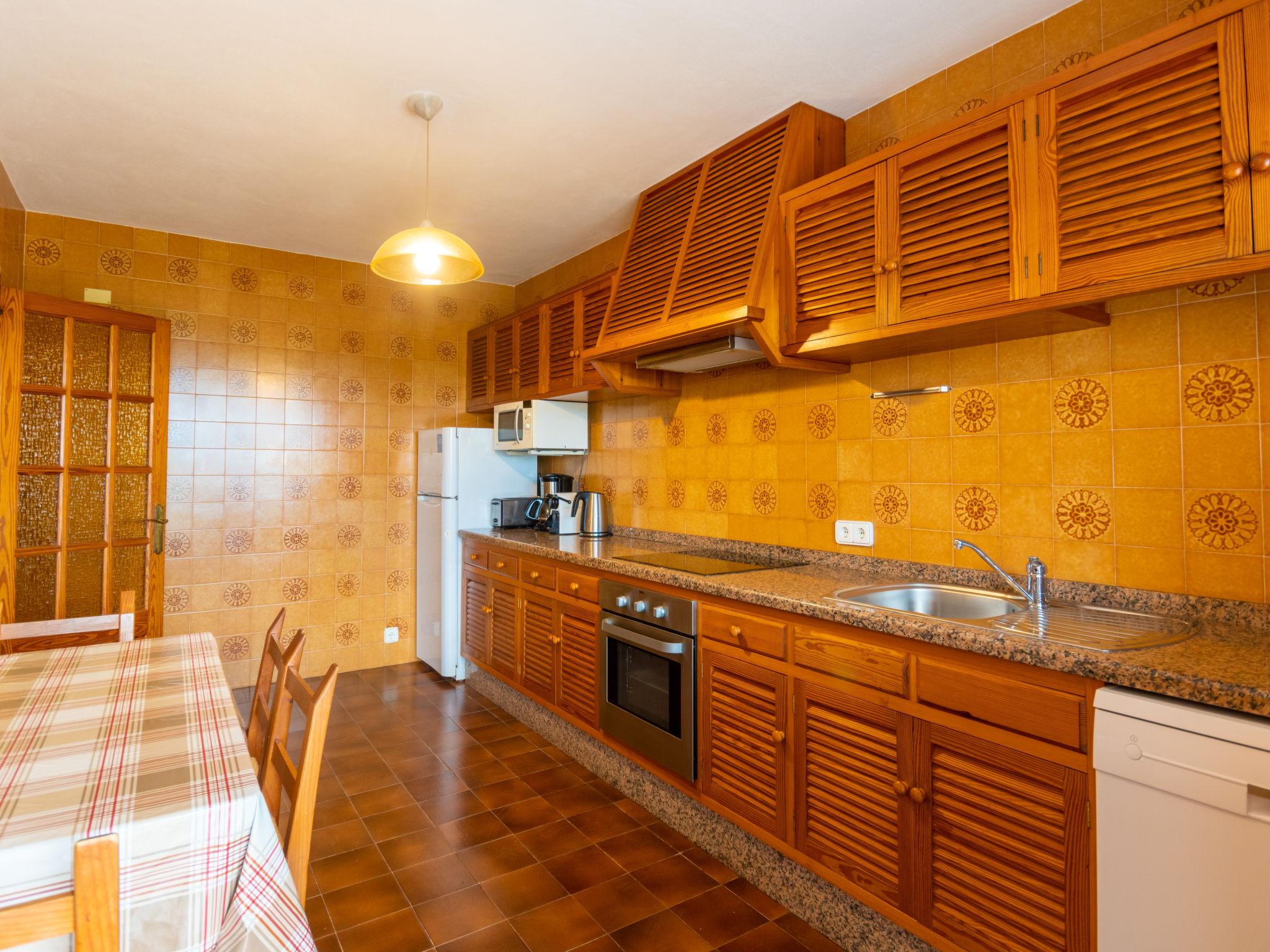 Photo 12 - 3 bedroom House in Santa Eulària des Riu with private pool and garden