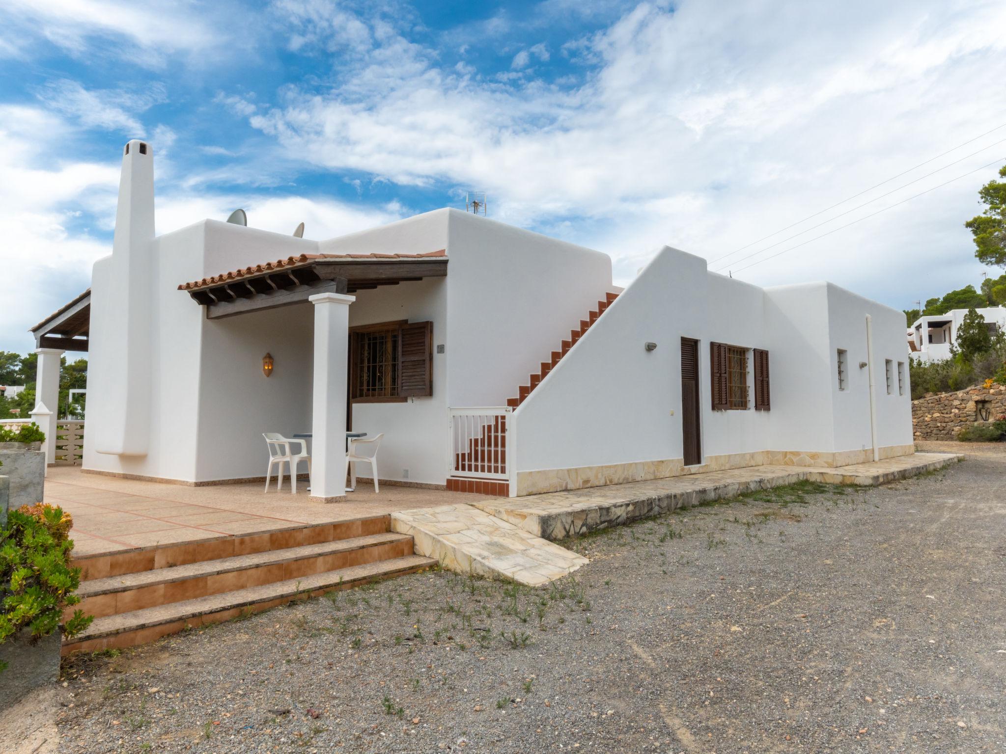 Foto 4 - Casa de 3 habitaciones en Santa Eulària des Riu con piscina privada y vistas al mar