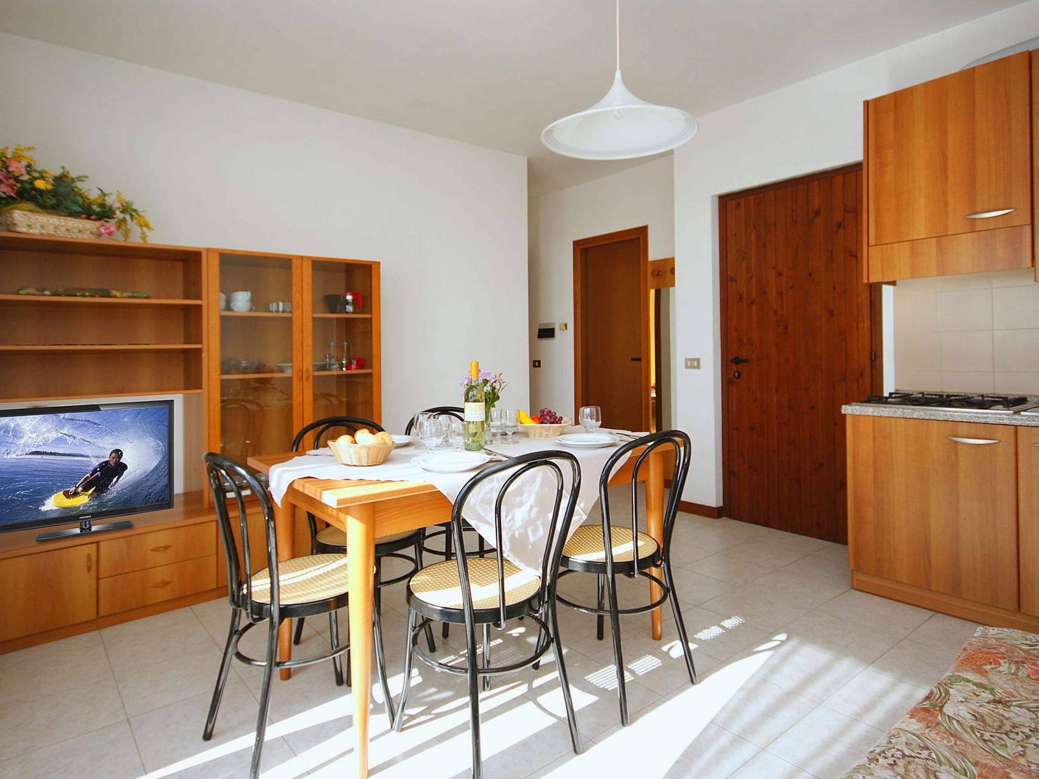 Photo 4 - 2 bedroom Apartment in Tignale with swimming pool and garden