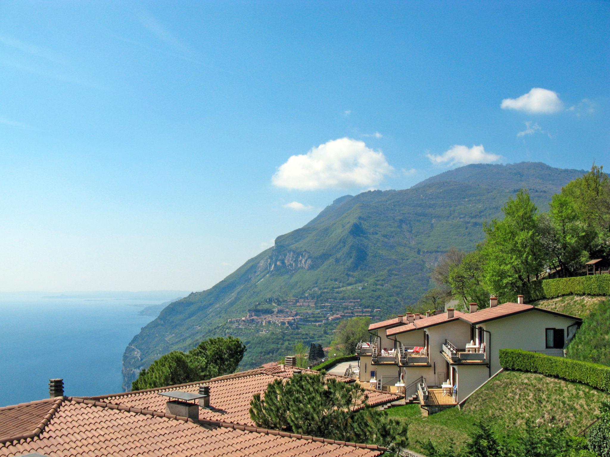 Foto 18 - Appartamento con 1 camera da letto a Tignale con piscina e vista sulle montagne