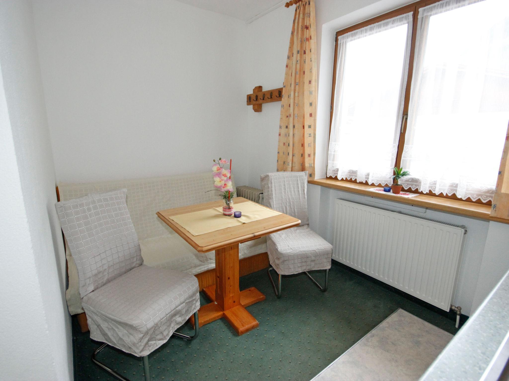 Photo 3 - 1 bedroom Apartment in Längenfeld with swimming pool and mountain view