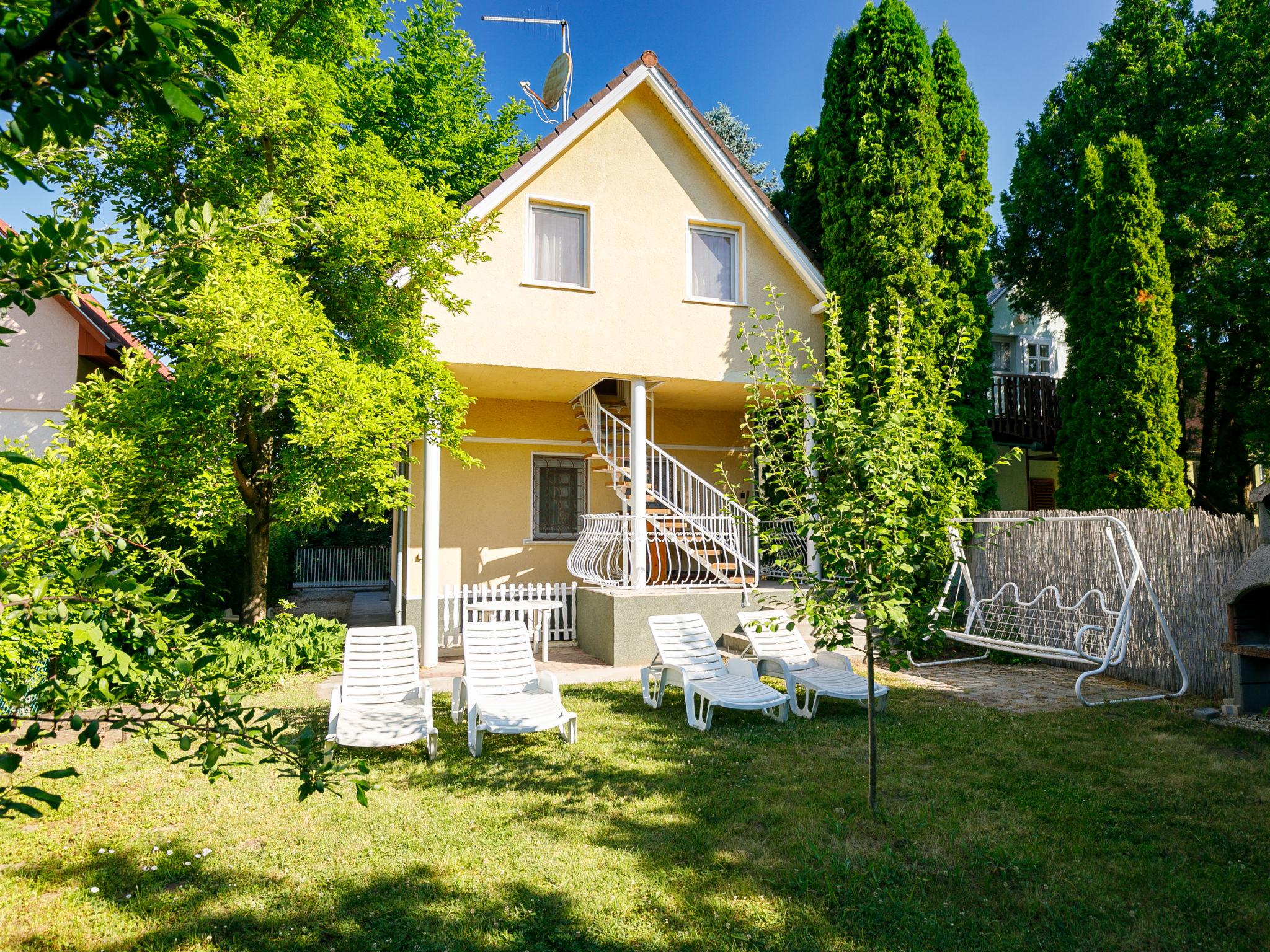 Photo 1 - Appartement de 3 chambres à Siófok avec jardin et vues sur la montagne