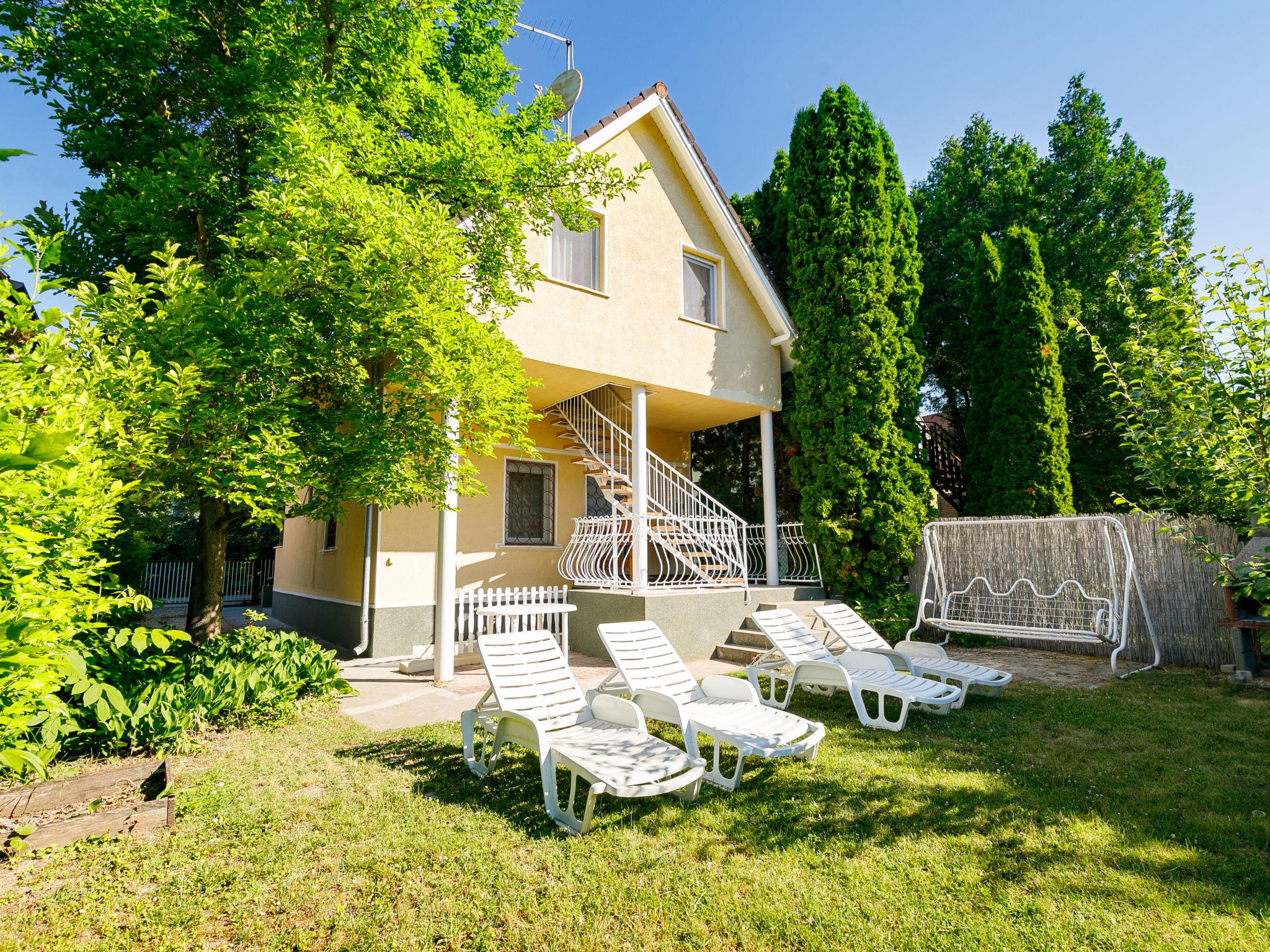 Foto 11 - Apartamento de 3 quartos em Siófok com jardim e vista para a montanha