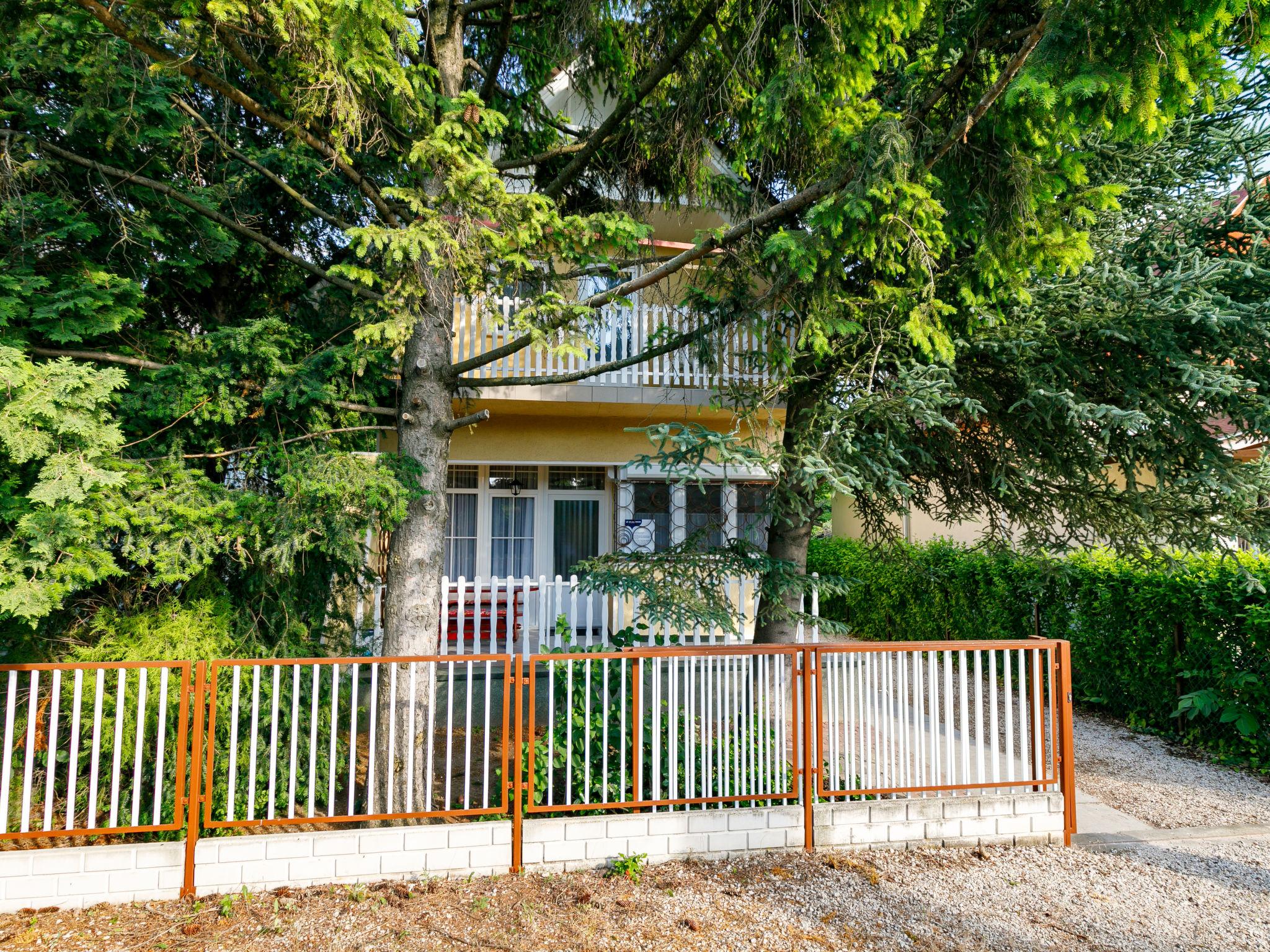 Photo 12 - Appartement de 3 chambres à Siófok avec jardin et vues sur la montagne