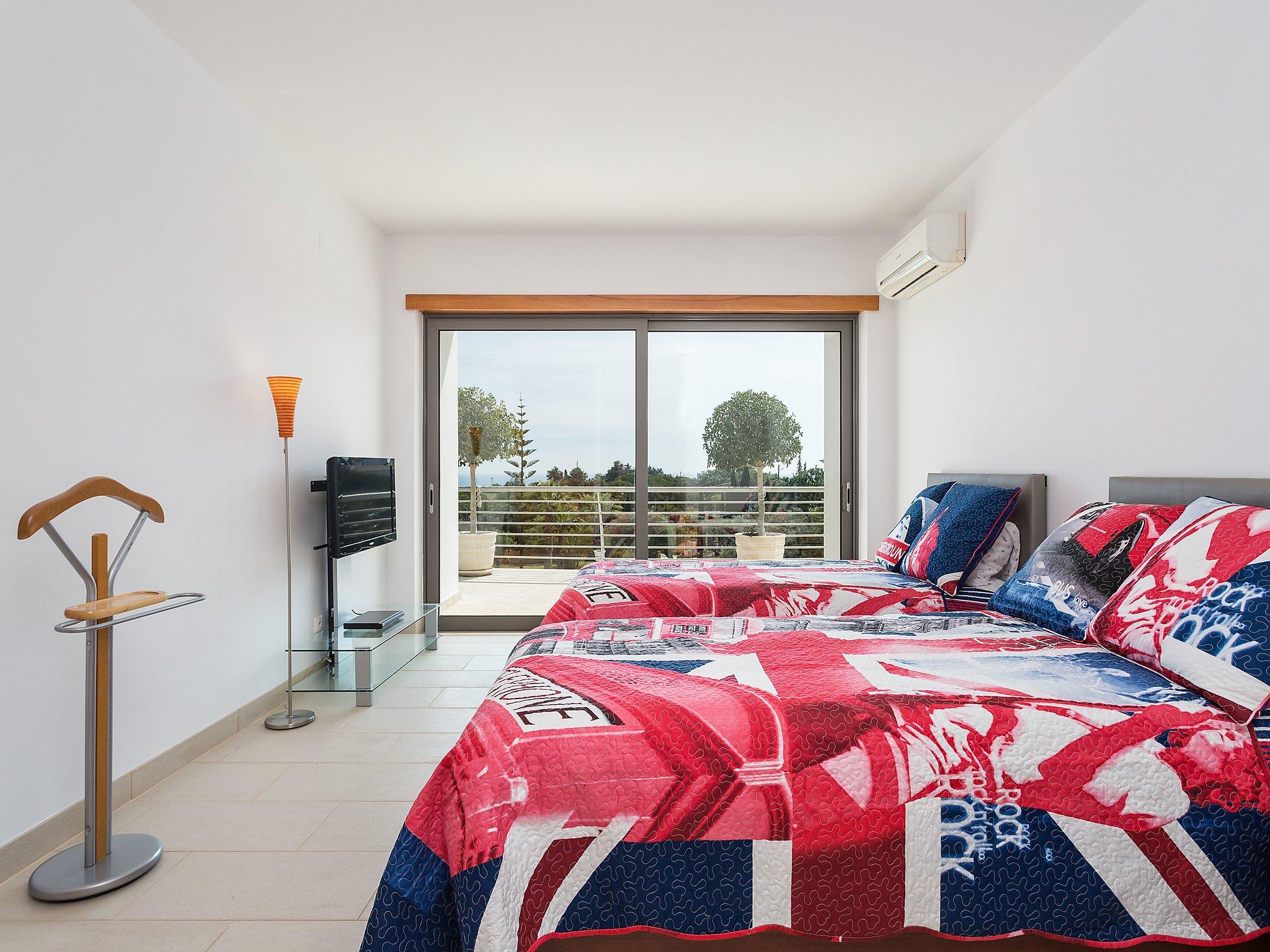 Photo 17 - 4 bedroom House in Lagoa with private pool and garden