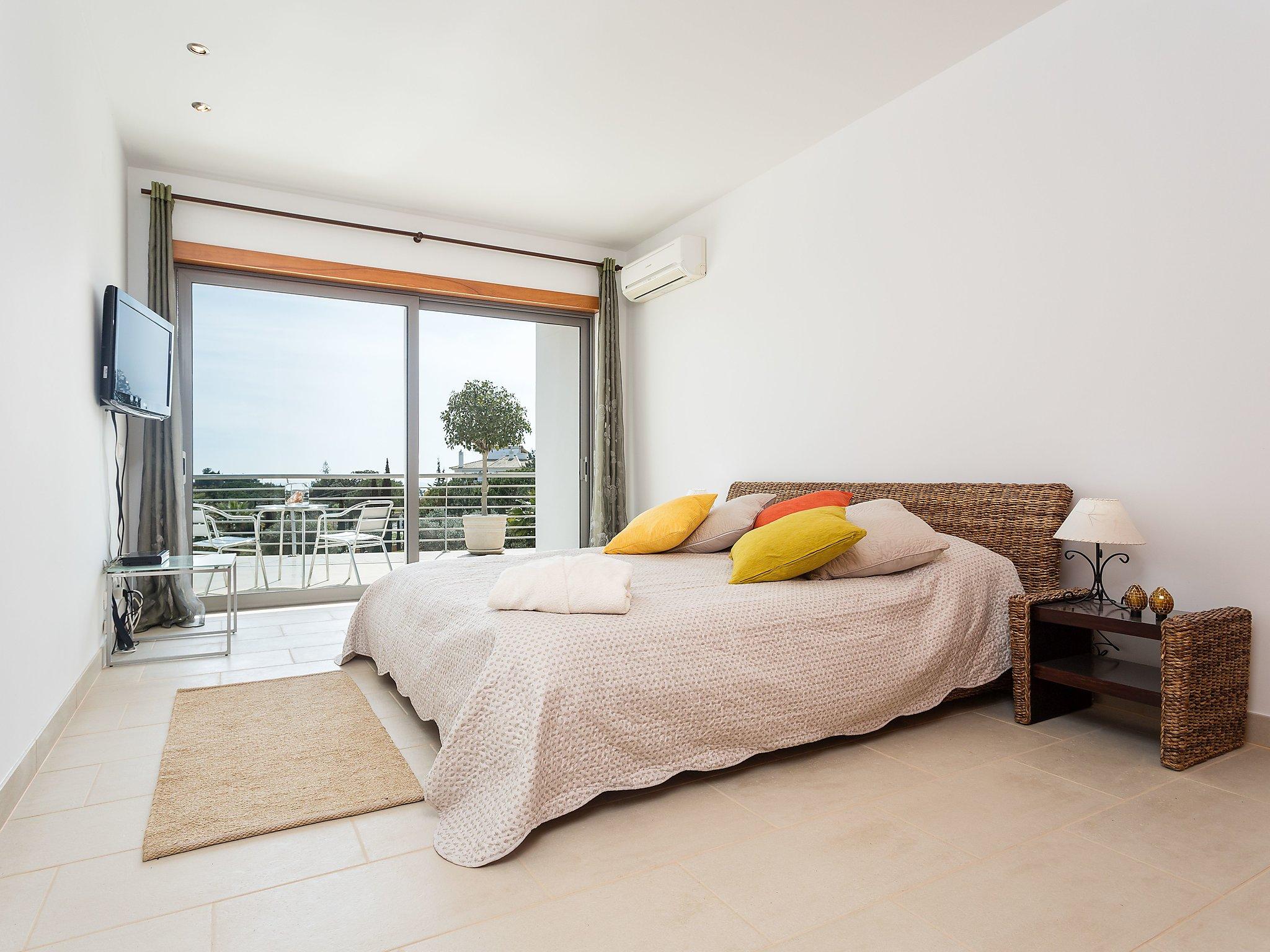 Photo 15 - 4 bedroom House in Lagoa with private pool and sea view