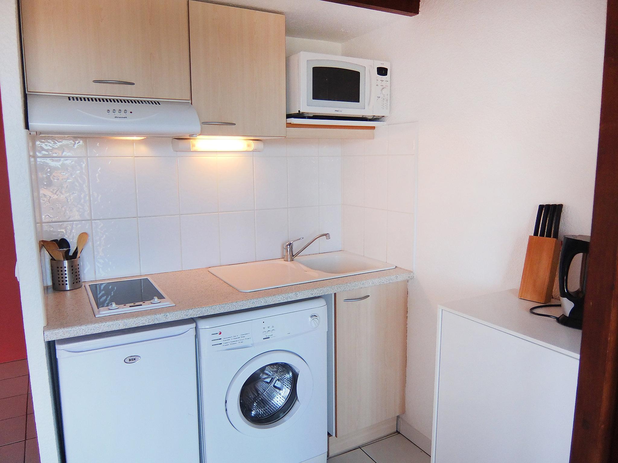 Foto 12 - Appartamento con 1 camera da letto a Argelès-sur-Mer con vista mare