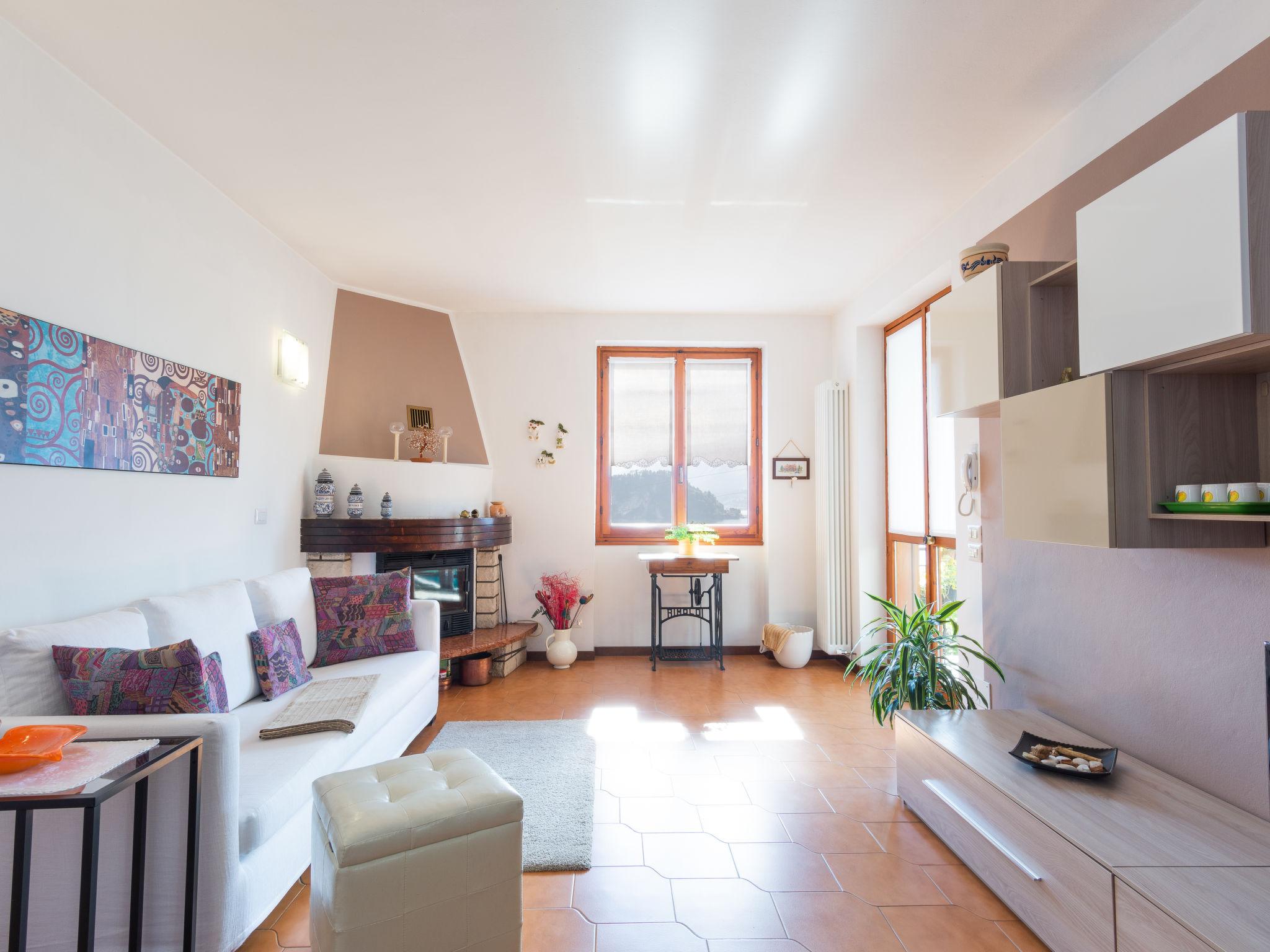 Foto 5 - Appartamento con 1 camera da letto a Varenna con terrazza e vista sulle montagne