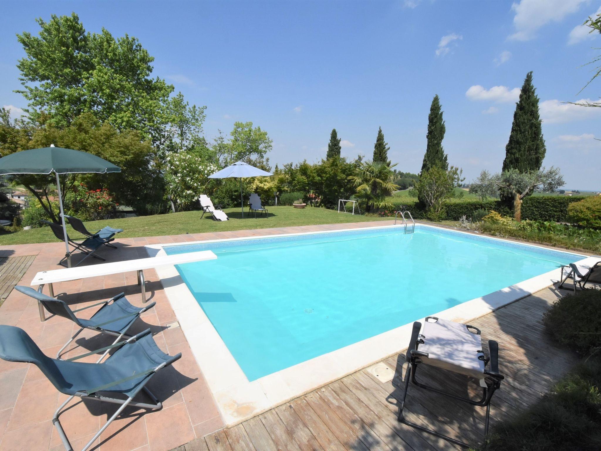 Photo 2 - Maison de 5 chambres à Zenevredo avec piscine privée et jardin