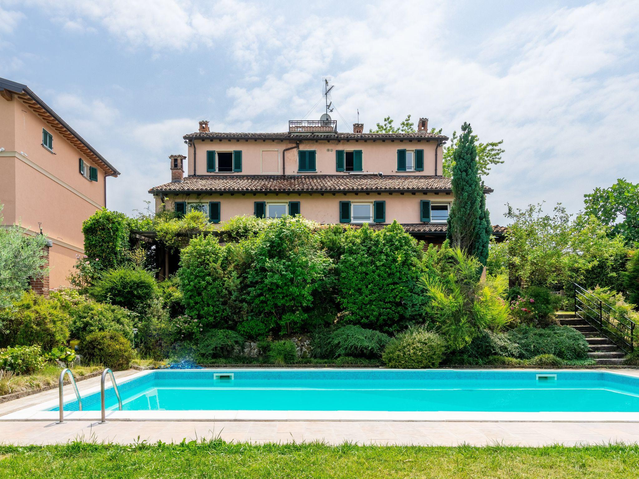 Photo 1 - Maison de 5 chambres à Zenevredo avec piscine privée et jardin