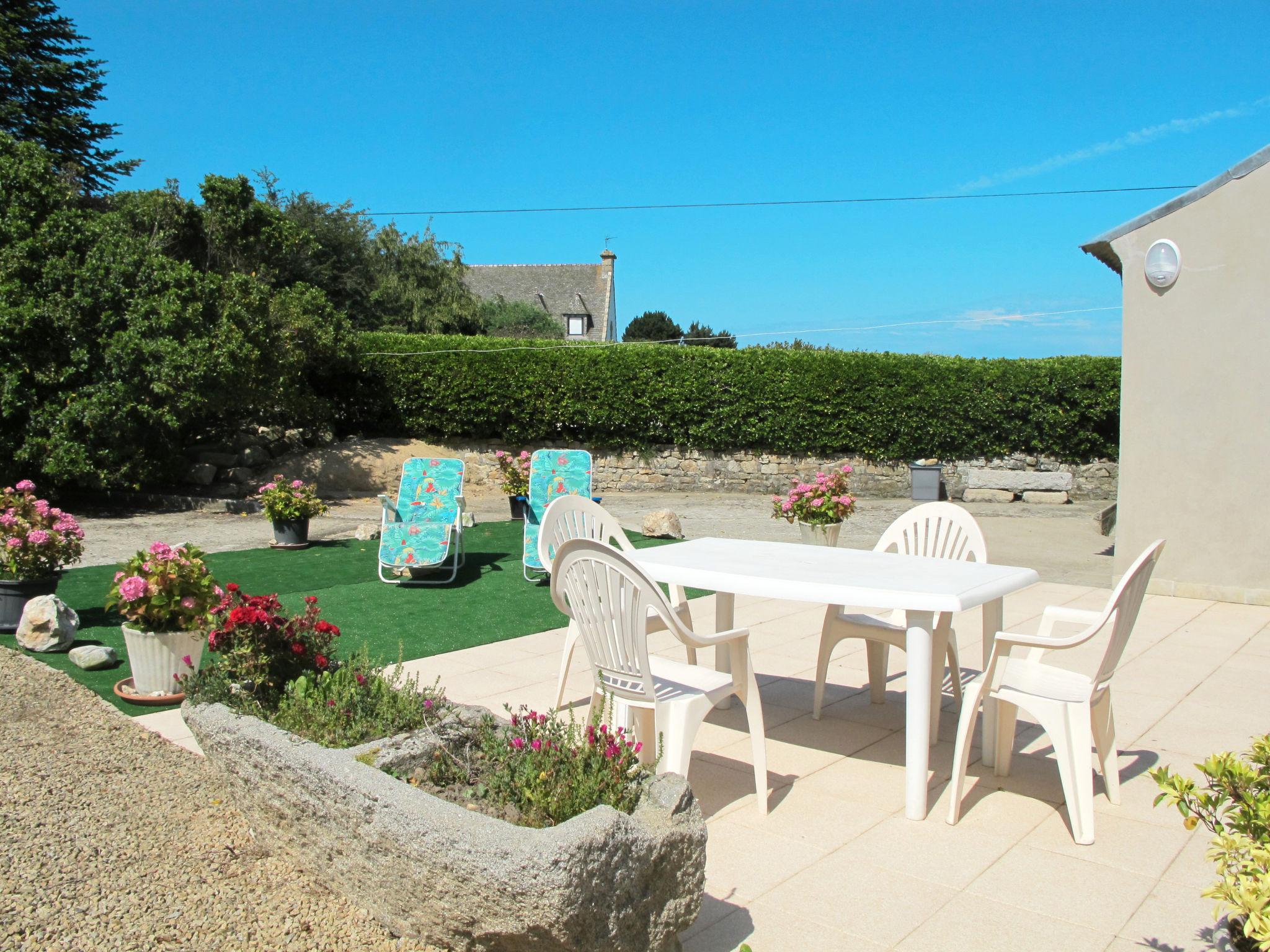 Photo 14 - Maison de 2 chambres à Saint-Pol-de-Léon avec jardin et vues à la mer