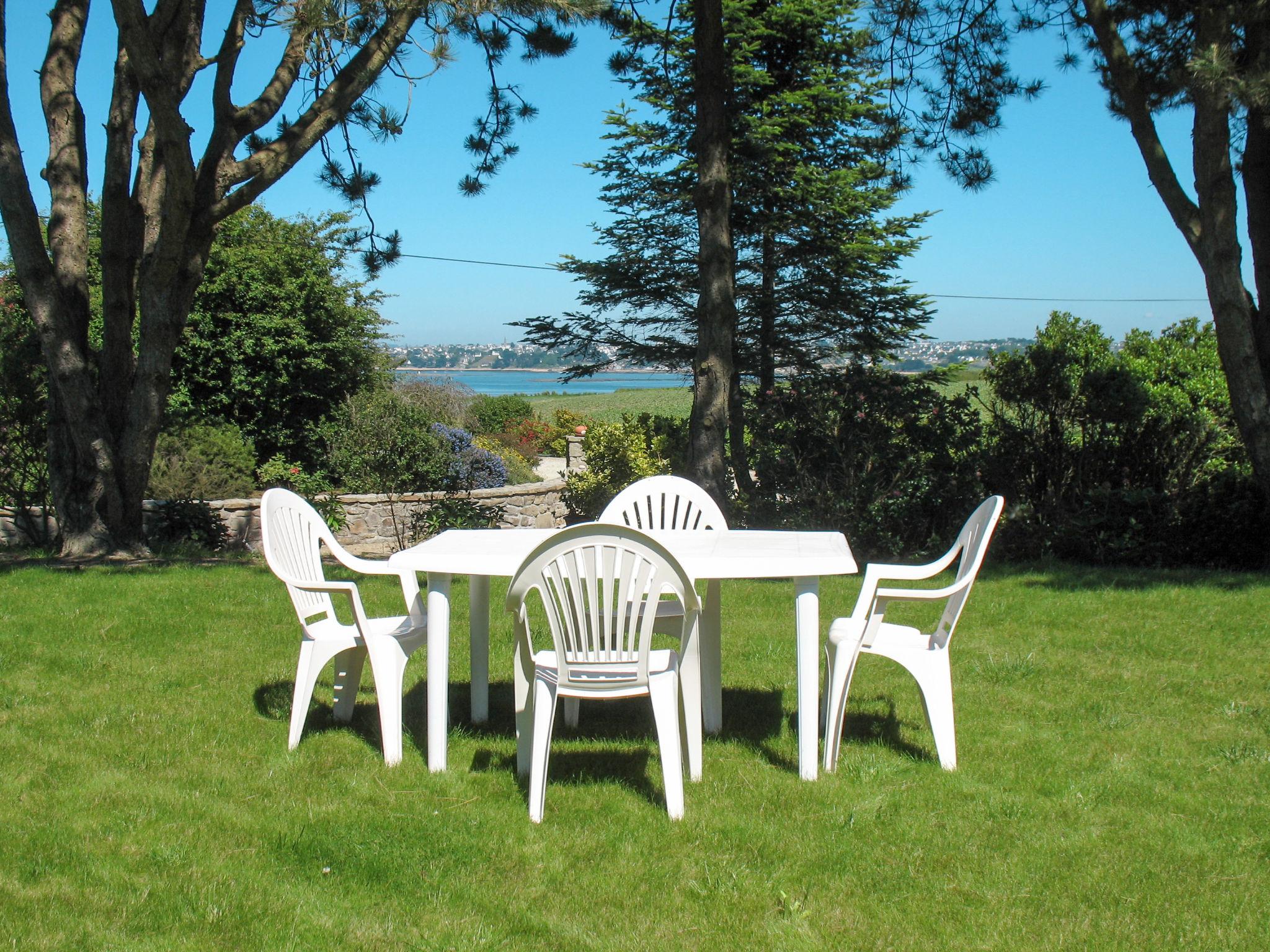 Photo 3 - Maison de 2 chambres à Saint-Pol-de-Léon avec jardin et vues à la mer