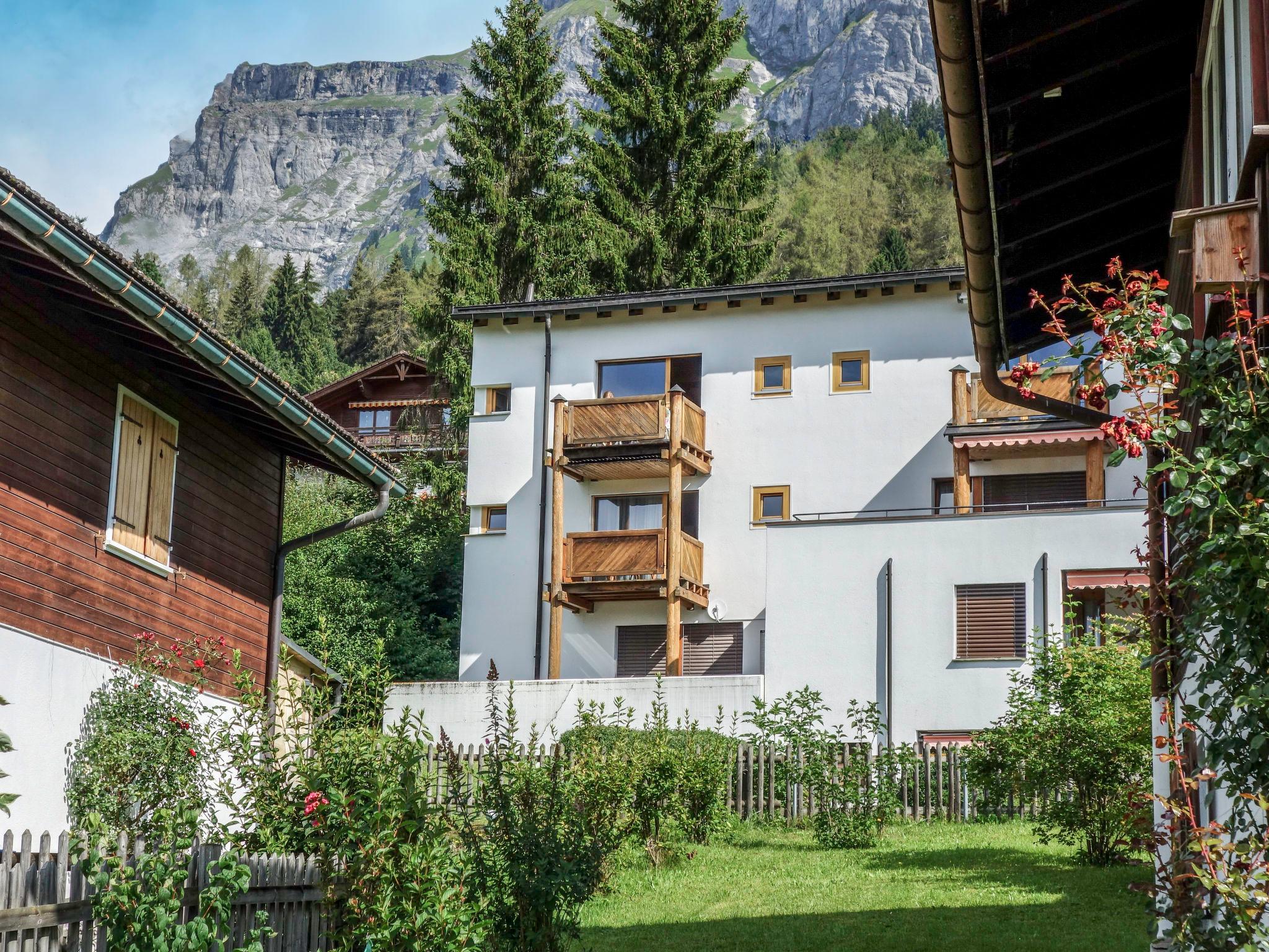 Photo 18 - Appartement de 2 chambres à Flims avec jardin et vues sur la montagne