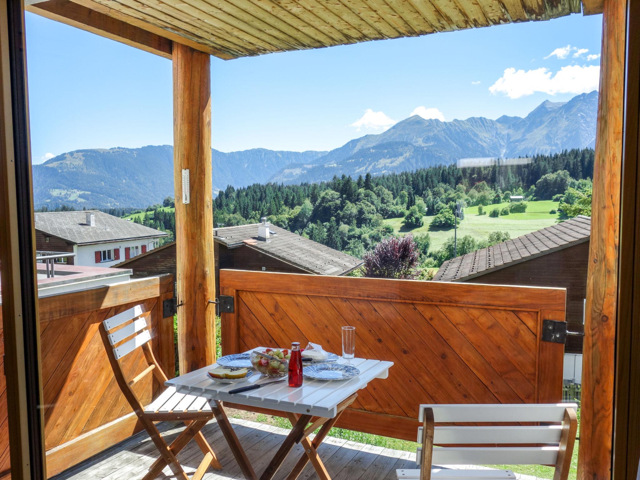 Photo 4 - Appartement de 2 chambres à Flims avec jardin et vues sur la montagne