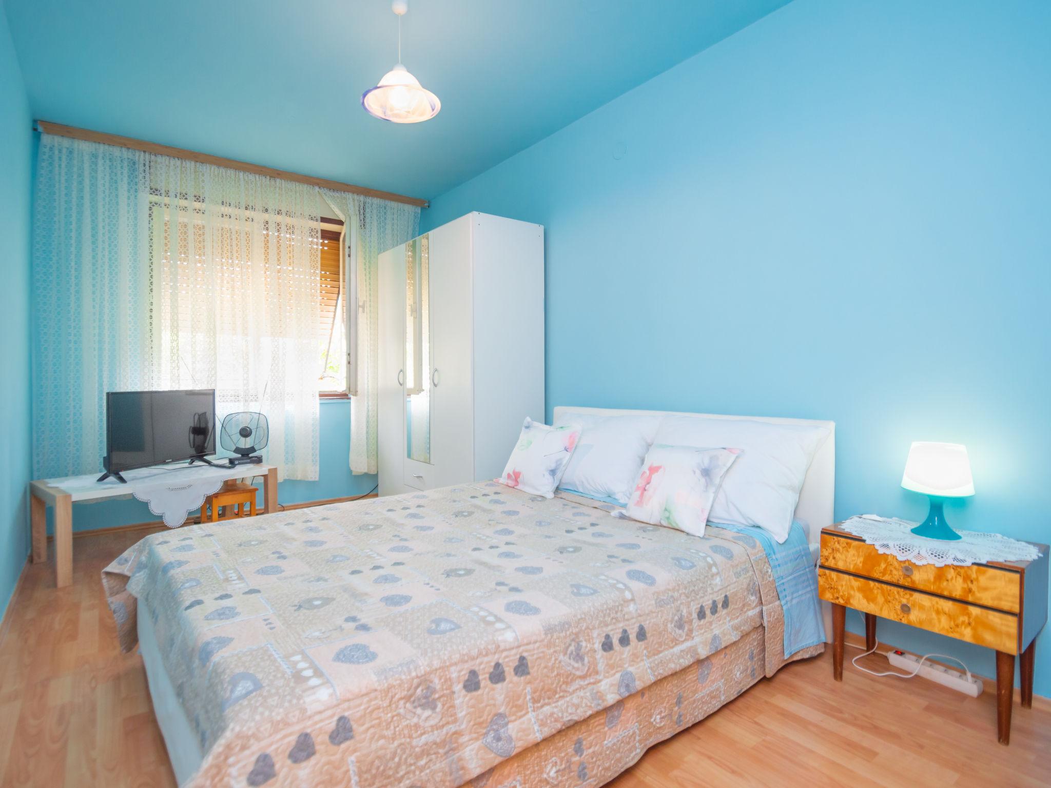Foto 10 - Appartamento con 1 camera da letto a Pola con terrazza e vista mare