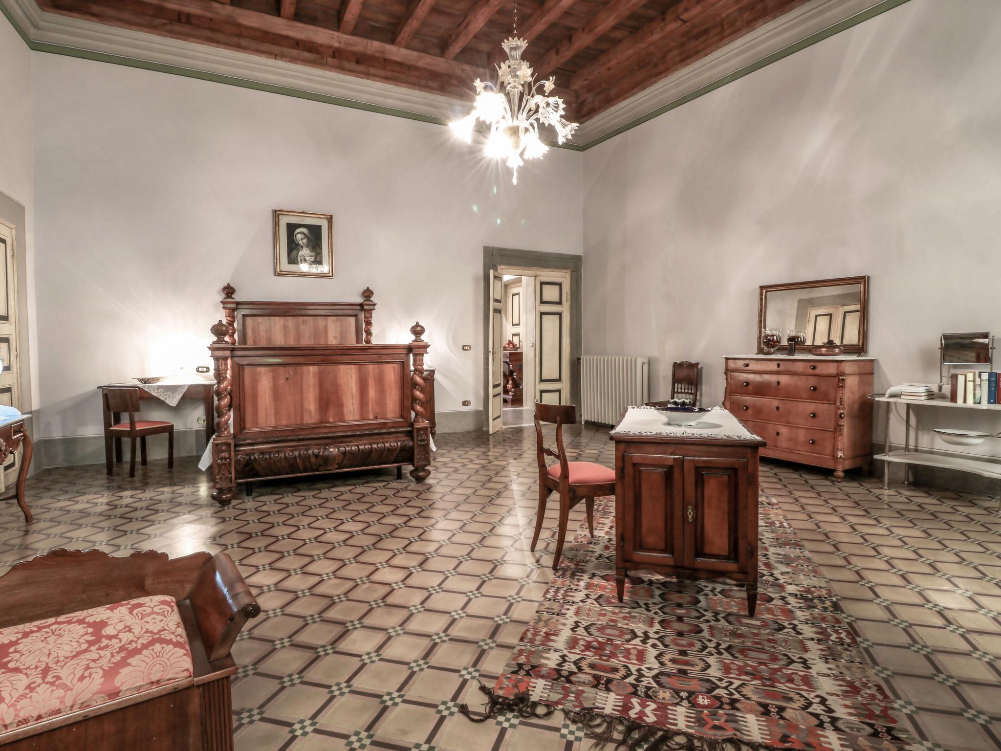 Foto 19 - Apartment mit 2 Schlafzimmern in Lucca