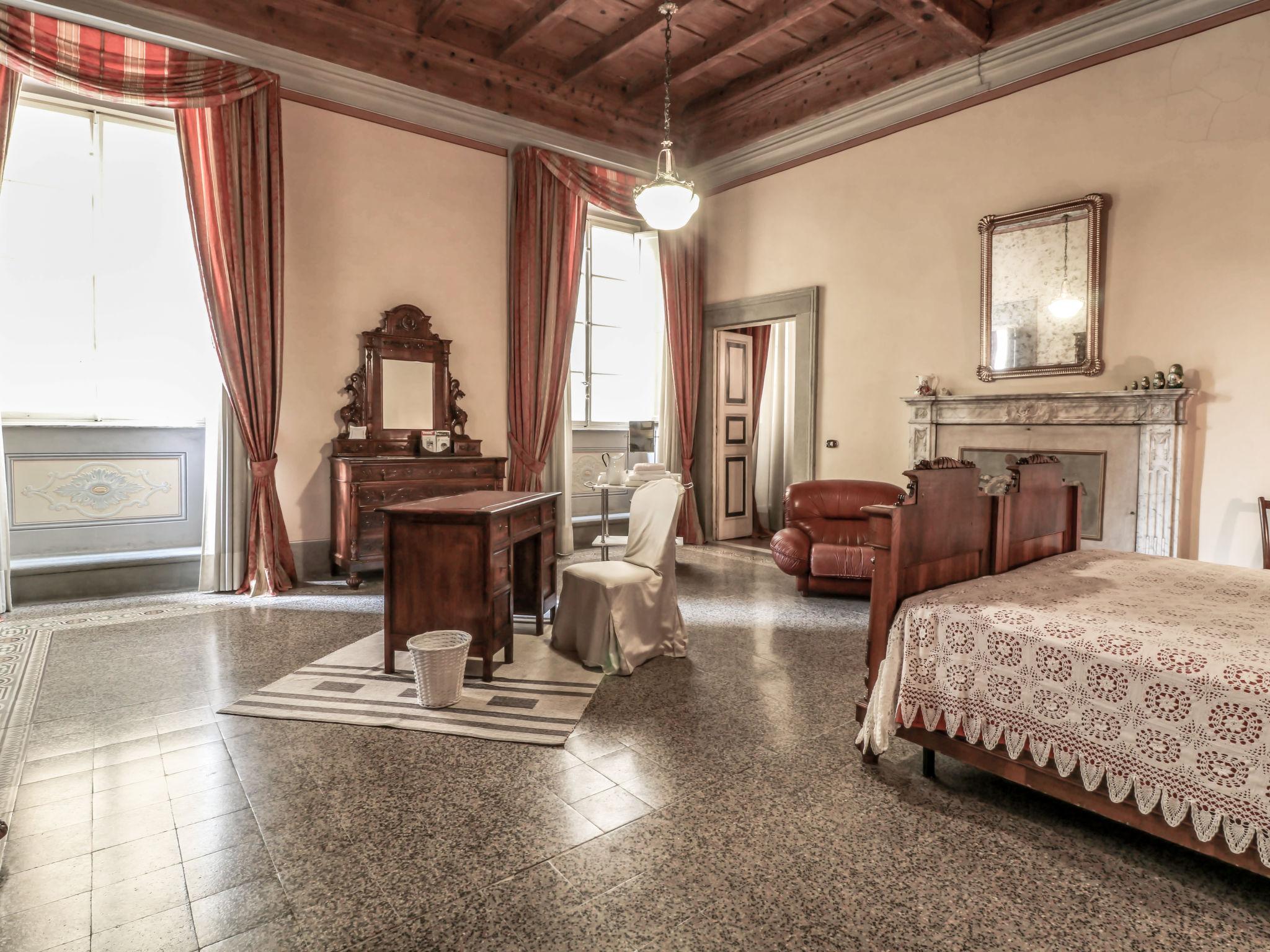 Foto 16 - Apartment mit 2 Schlafzimmern in Lucca