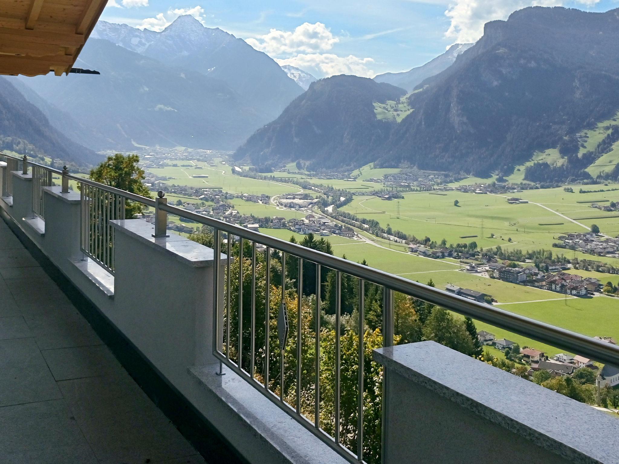 Foto 2 - Appartamento con 2 camere da letto a Ramsau im Zillertal con vista sulle montagne