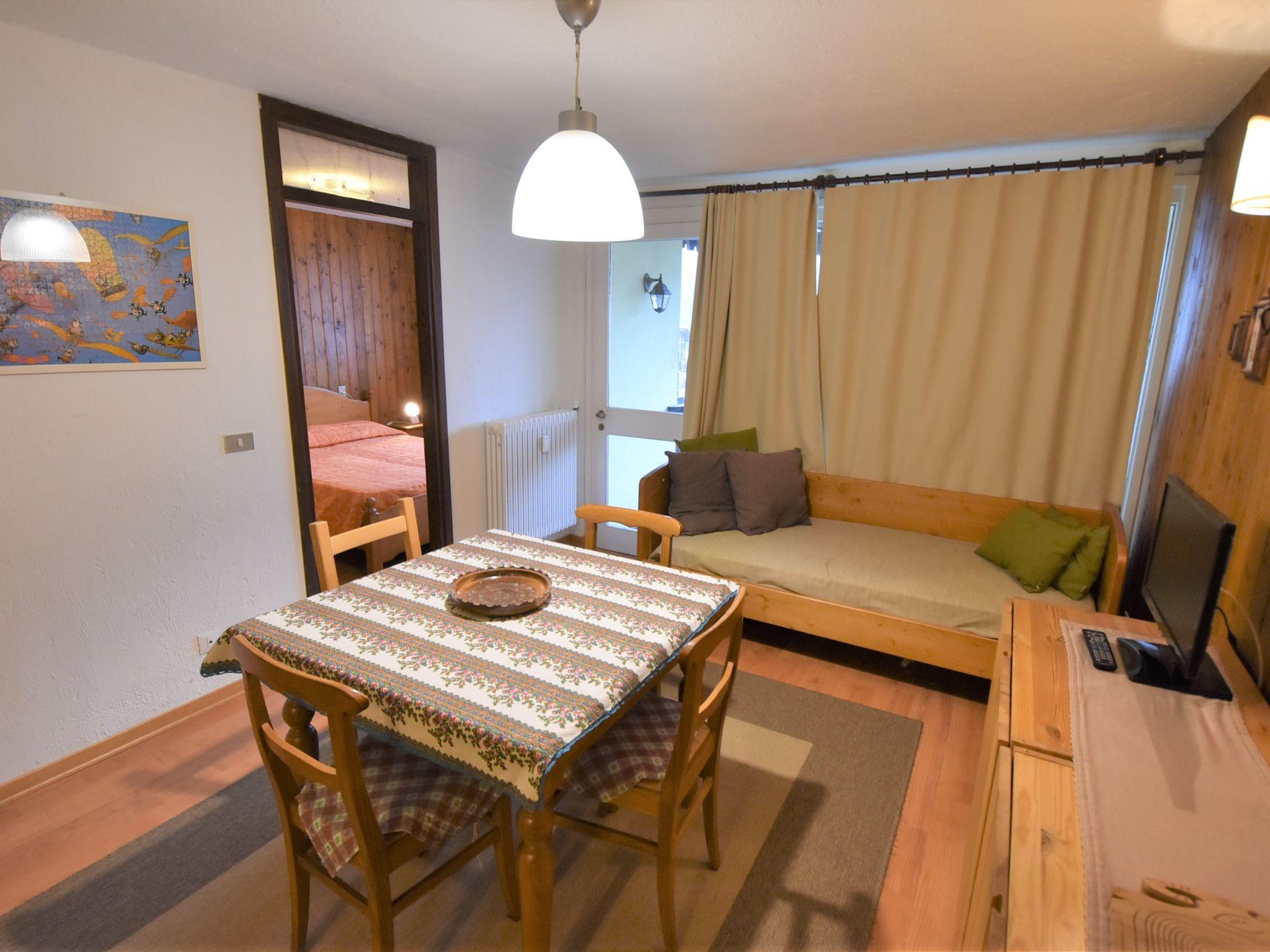 Foto 7 - Apartamento de 1 habitación en Pinzolo con jardín y vistas a la montaña