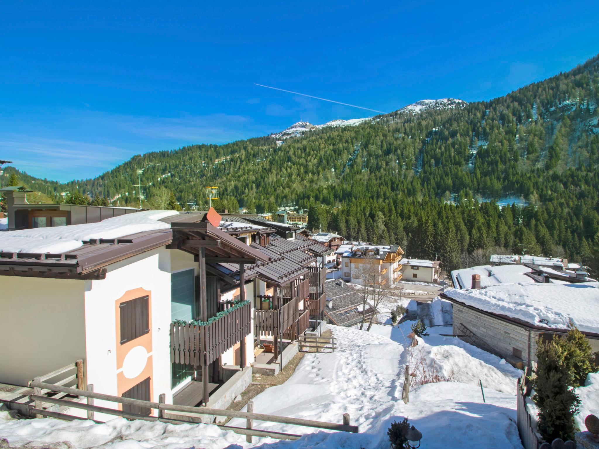 Photo 22 - Appartement de 1 chambre à Pinzolo avec jardin et vues sur la montagne