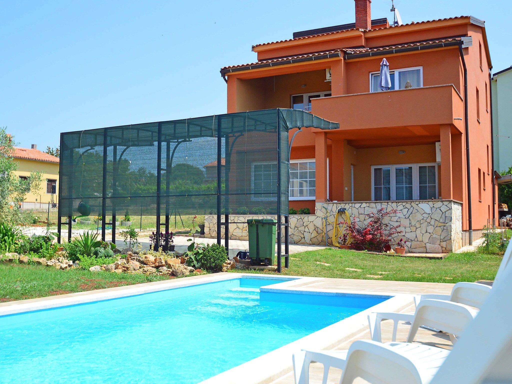 Photo 19 - Maison de 4 chambres à Novigrad avec piscine privée et jardin